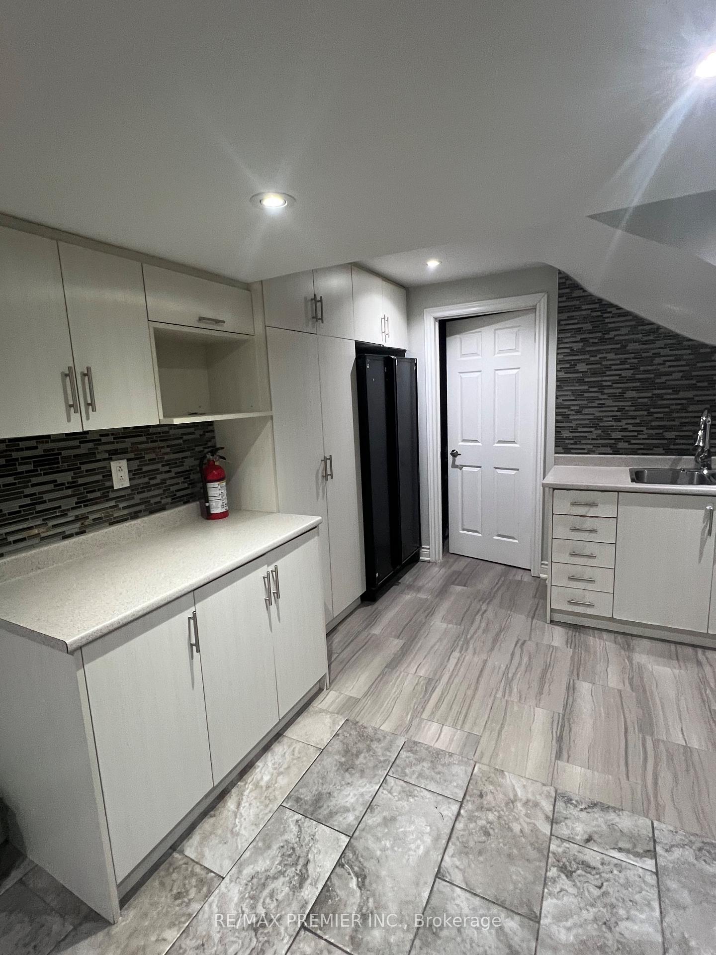 Photo 4 of Unit Bsmt, 67 Cartwright Boulevard, Vaughan, East Woodbridge — HOMEH