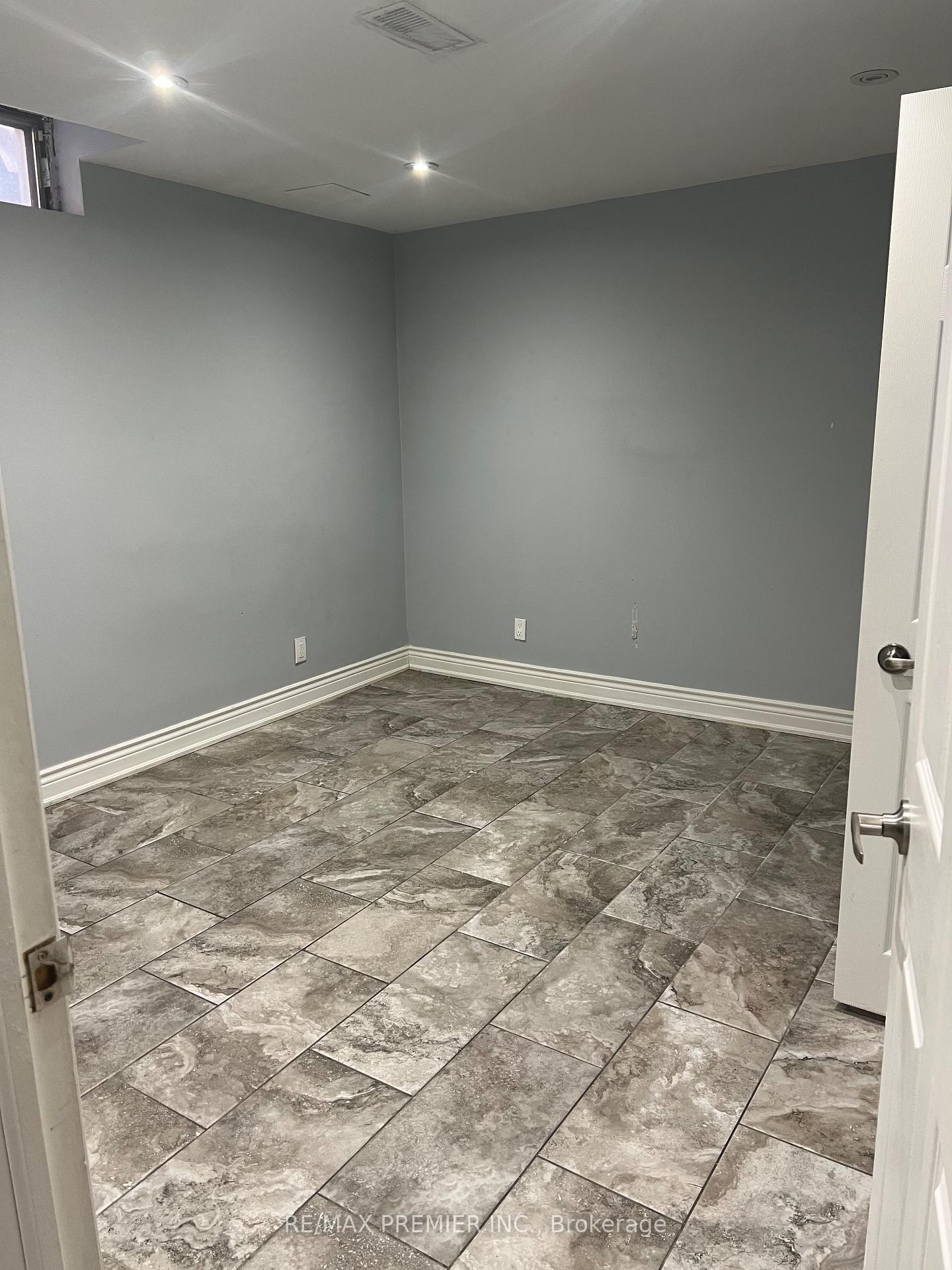 Photo 6 of Unit Bsmt, 67 Cartwright Boulevard, Vaughan, East Woodbridge — HOMEH