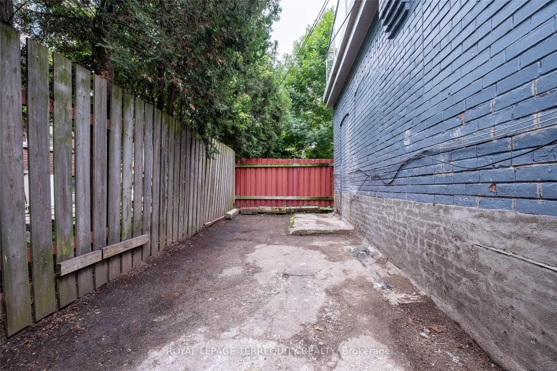 Photo 3 of Unit 1, 1186 Cannon Street E, Hamilton, Crown Point — HOMEH