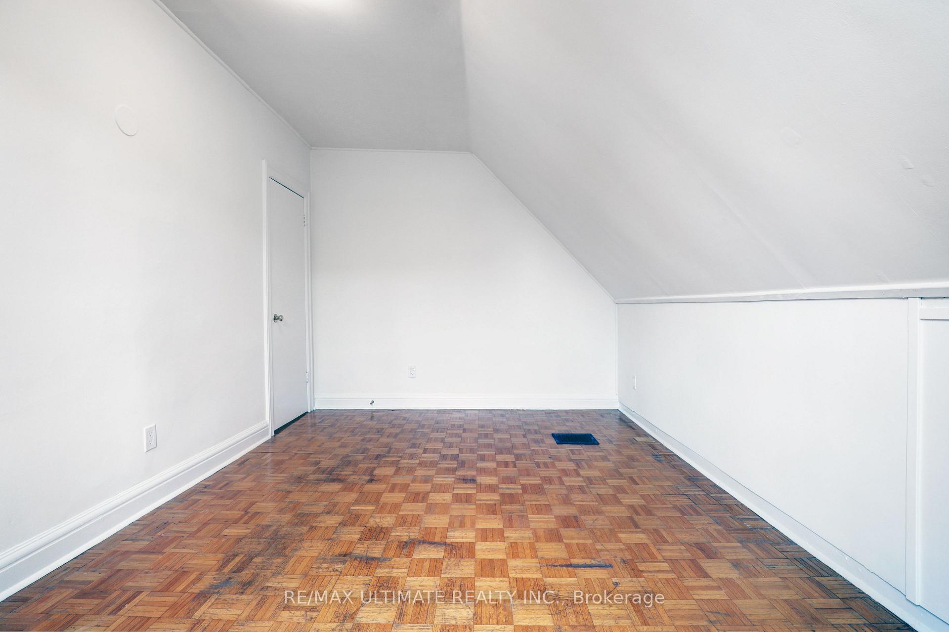 Photo 15 of Unit Upper, 23 Rainsford Road, Toronto, The Beaches — HOMEH