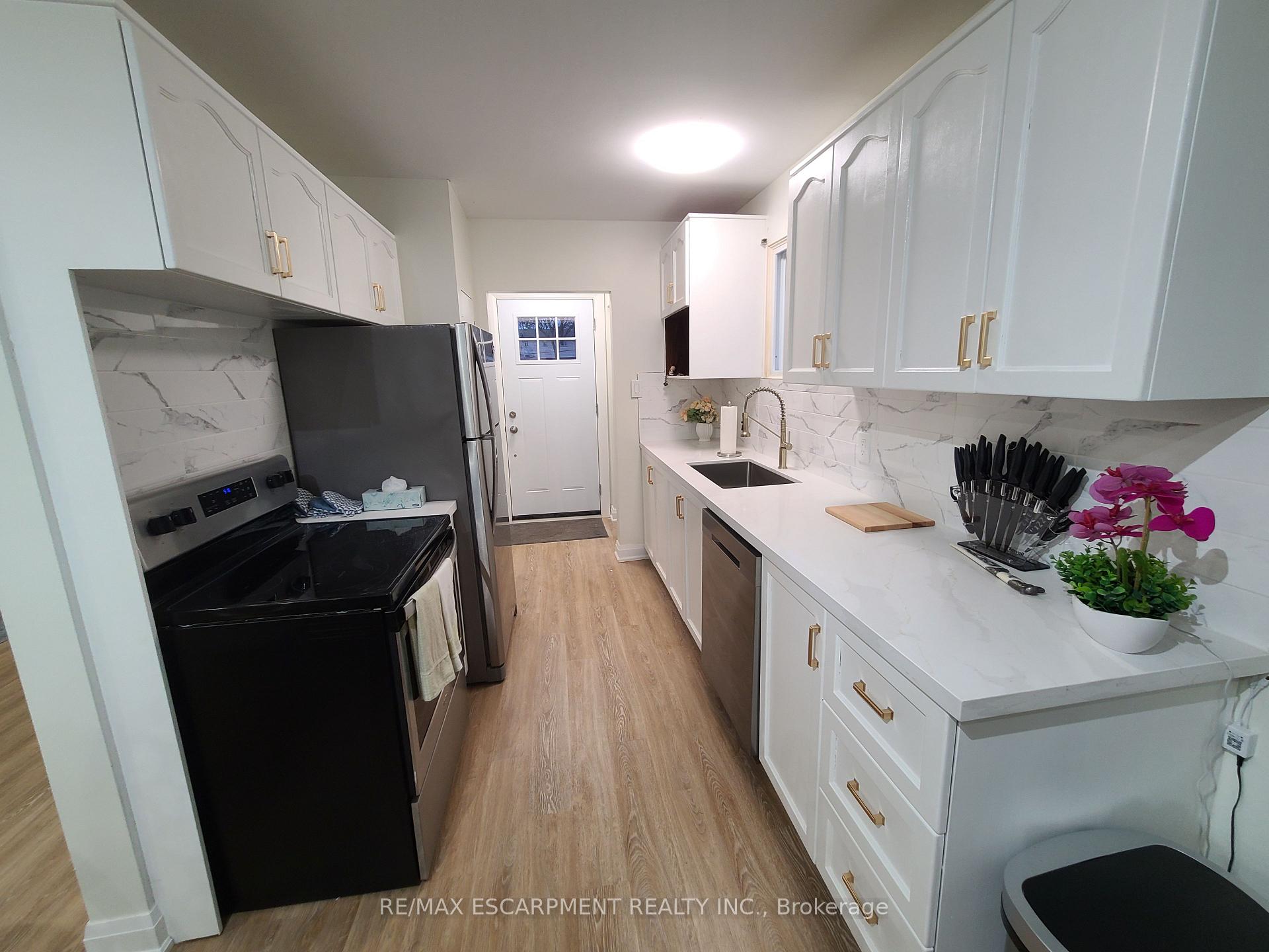 Photo 3 of Unit A, 96 Cardinal Drive, Hamilton, Bruleville — HOMEH