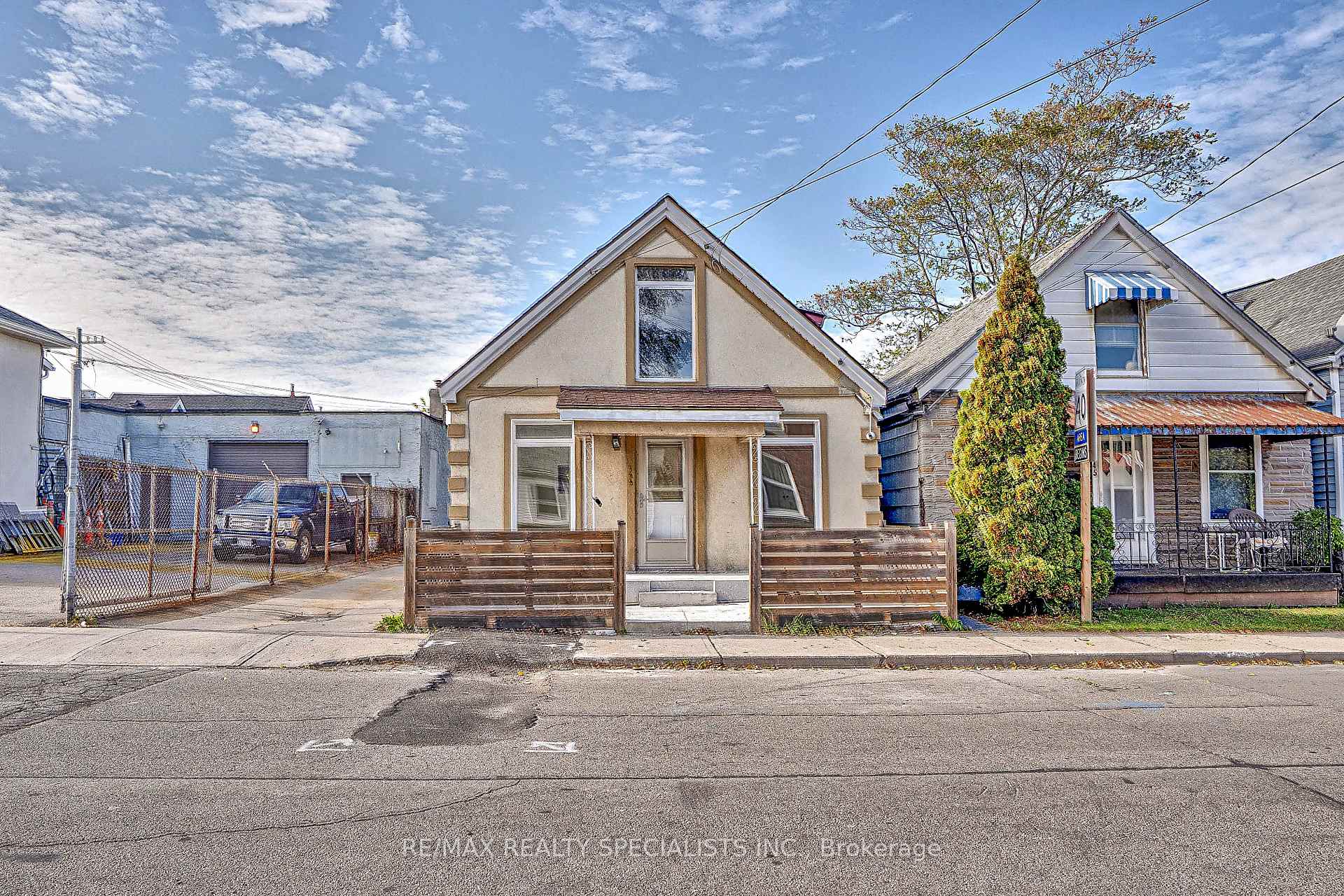 Photo 2 of 143 Glendale Avenue, Hamilton, Crown Point — HOMEH