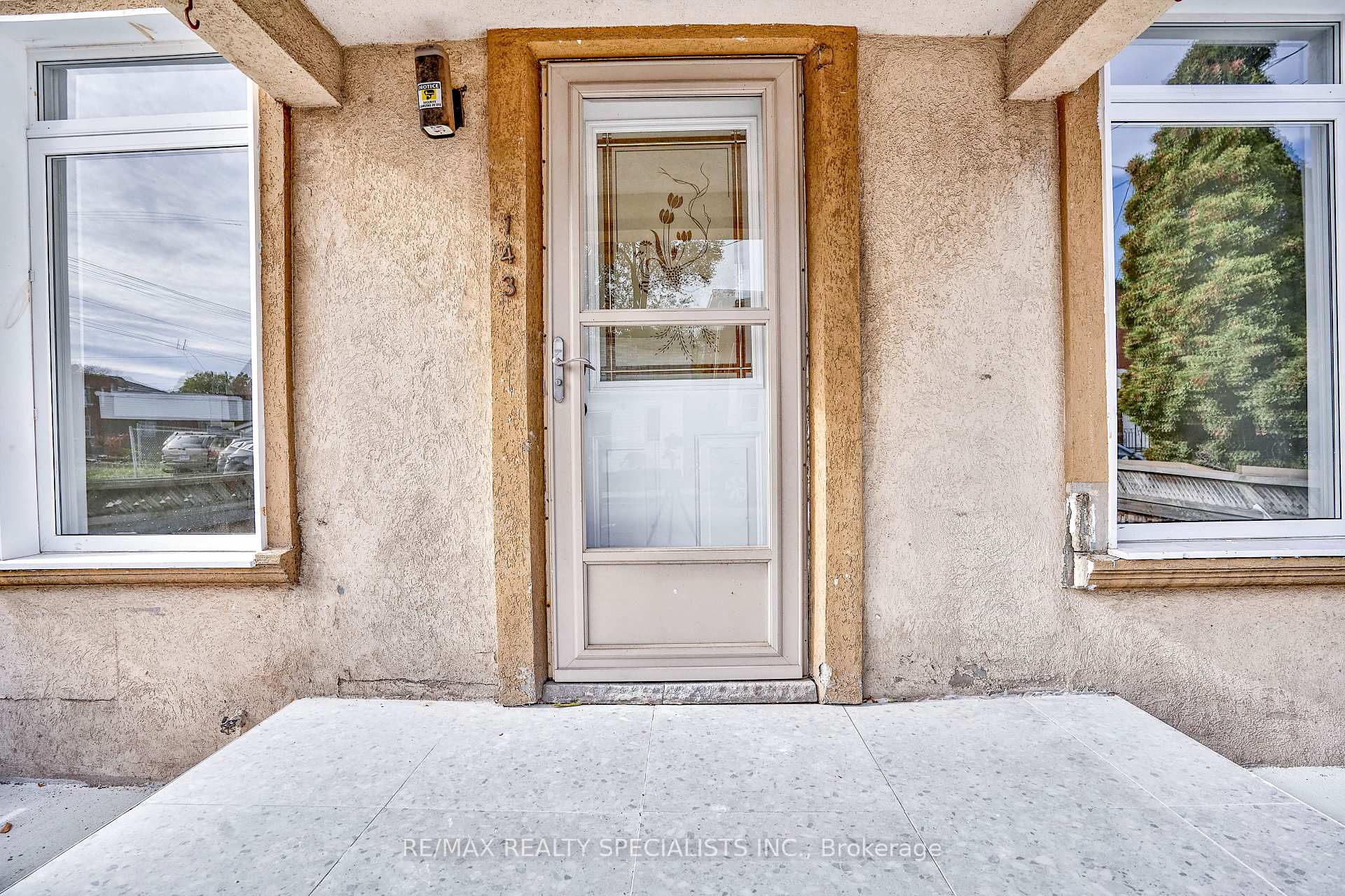 Photo 3 of 143 Glendale Avenue, Hamilton, Crown Point — HOMEH