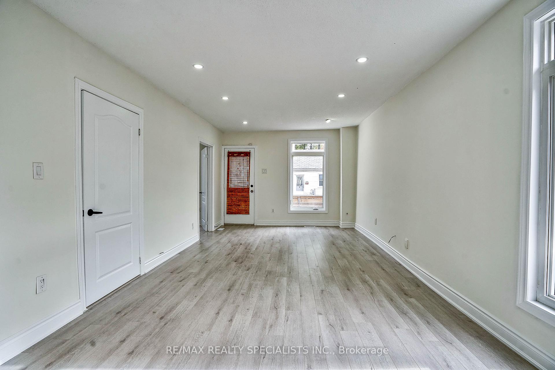 Photo 6 of 143 Glendale Avenue, Hamilton, Crown Point — HOMEH