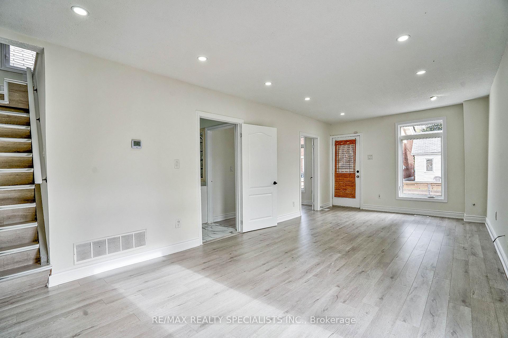 Photo 7 of 143 Glendale Avenue, Hamilton, Crown Point — HOMEH