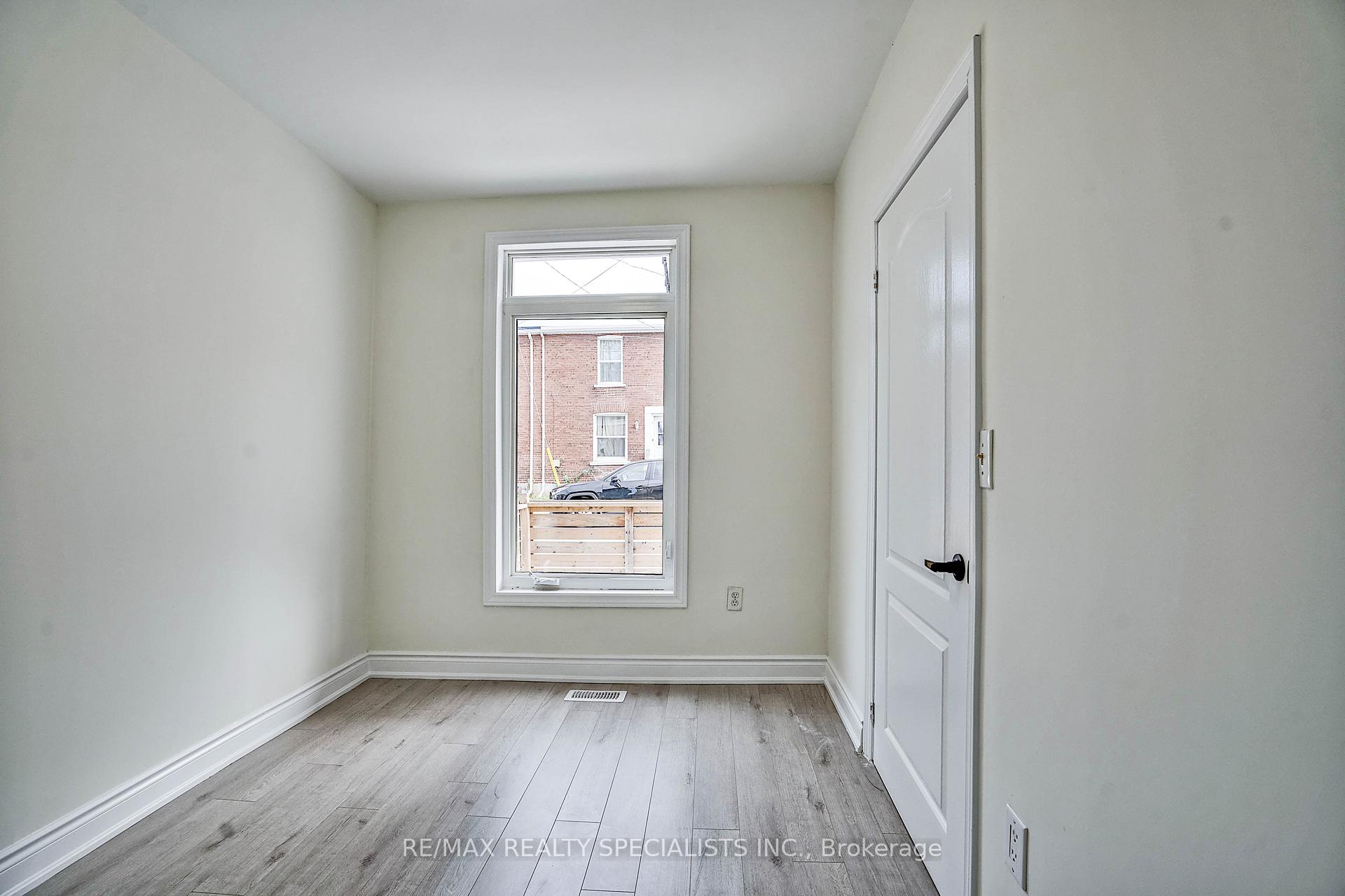 Photo 10 of 143 Glendale Avenue, Hamilton, Crown Point — HOMEH