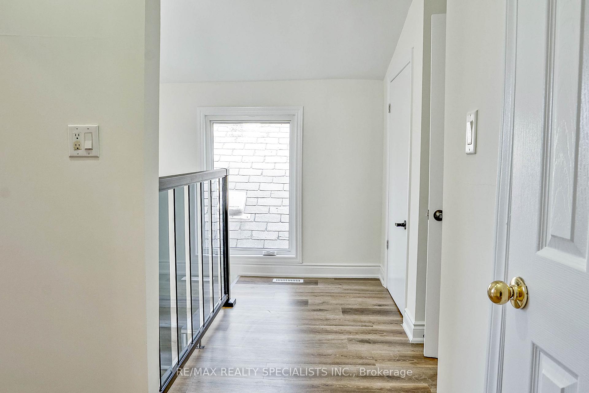 Photo 23 of 143 Glendale Avenue, Hamilton, Crown Point — HOMEH