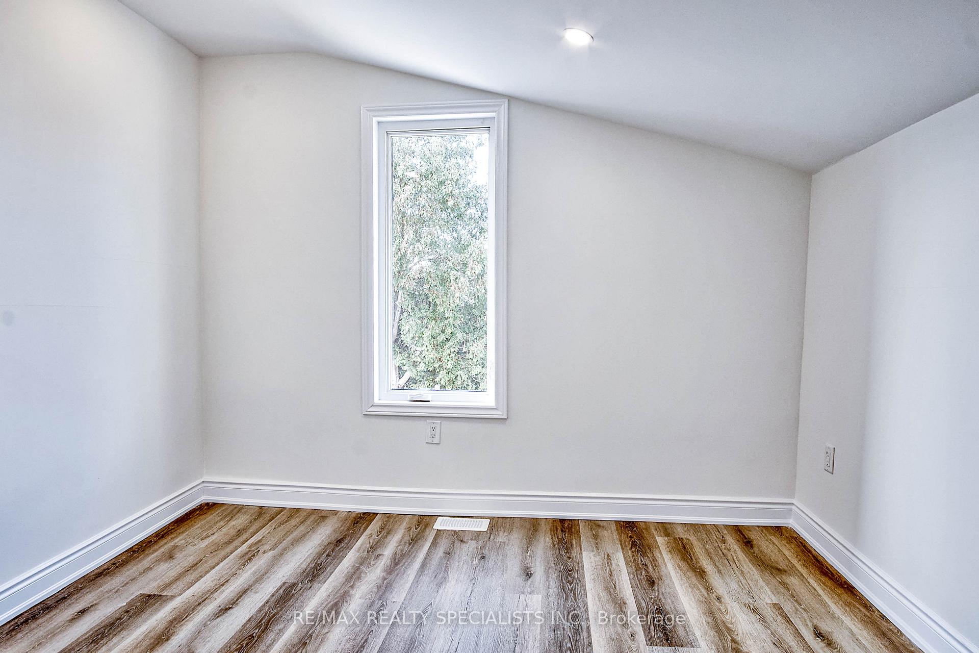 Photo 28 of 143 Glendale Avenue, Hamilton, Crown Point — HOMEH