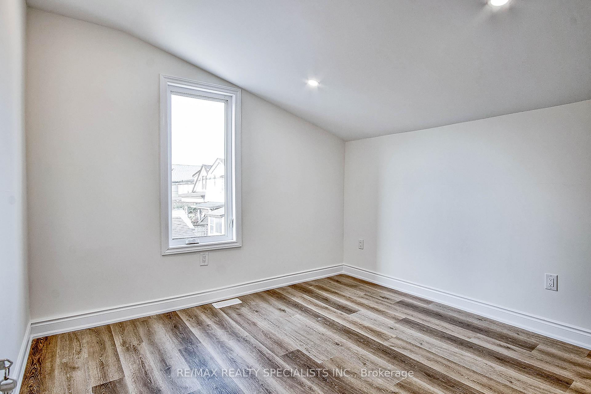 Photo 29 of 143 Glendale Avenue, Hamilton, Crown Point — HOMEH