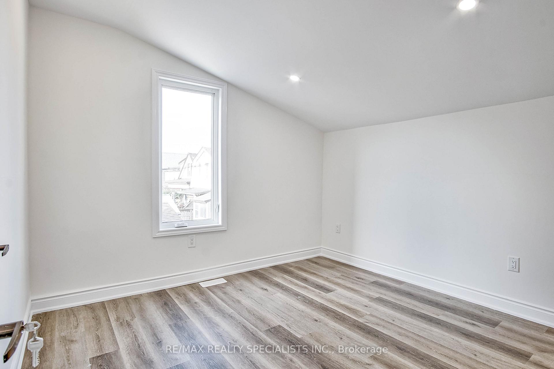 Photo 30 of 143 Glendale Avenue, Hamilton, Crown Point — HOMEH