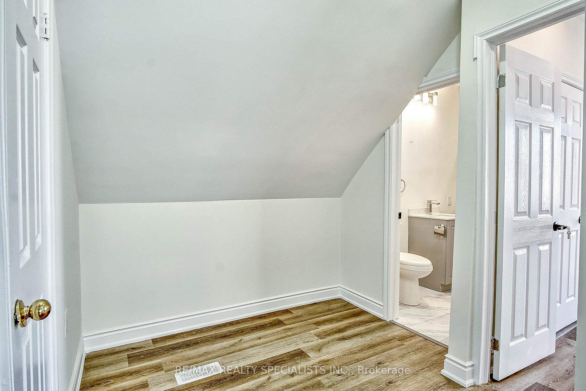 Photo 33 of 143 Glendale Avenue, Hamilton, Crown Point — HOMEH
