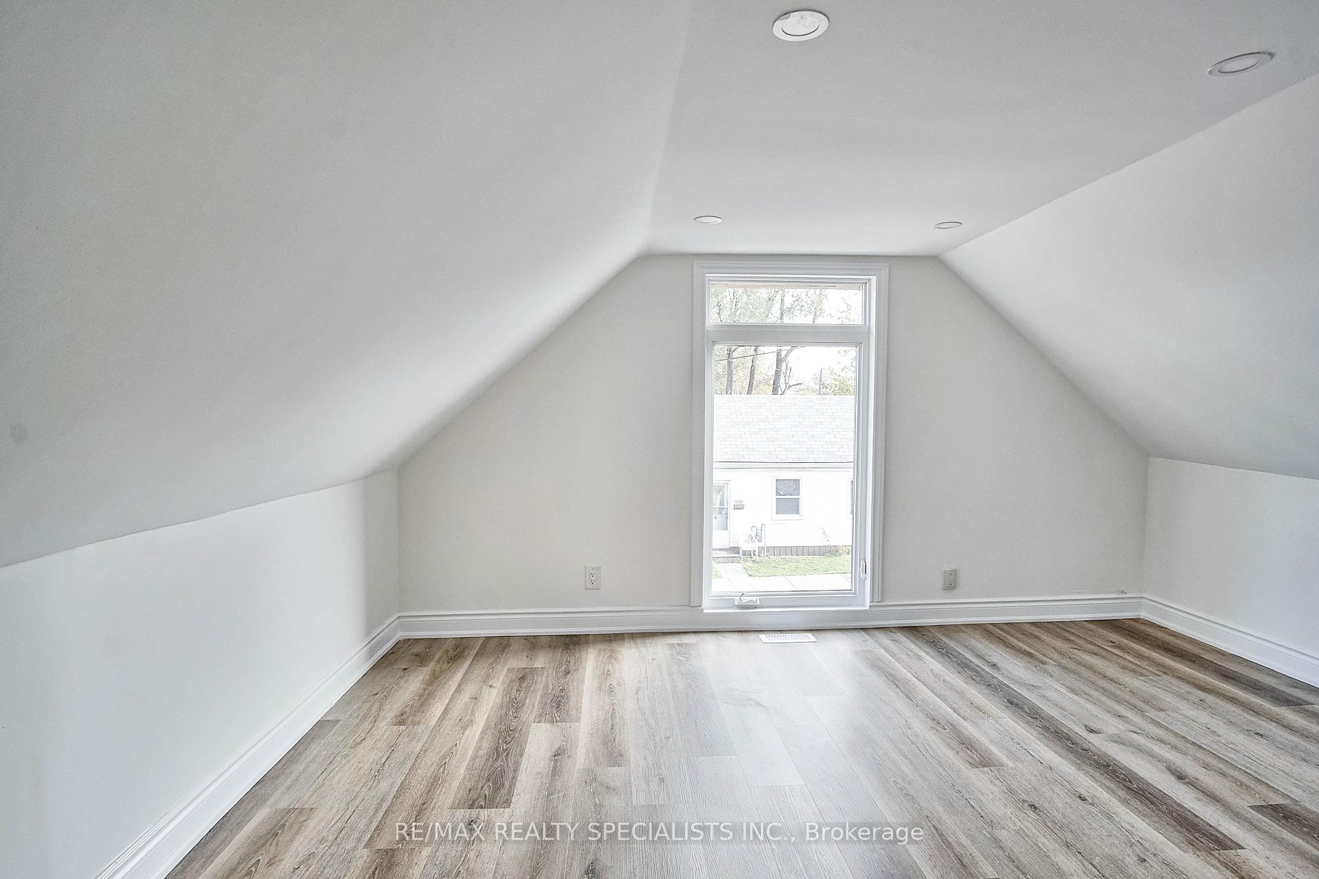 Photo 35 of 143 Glendale Avenue, Hamilton, Crown Point — HOMEH