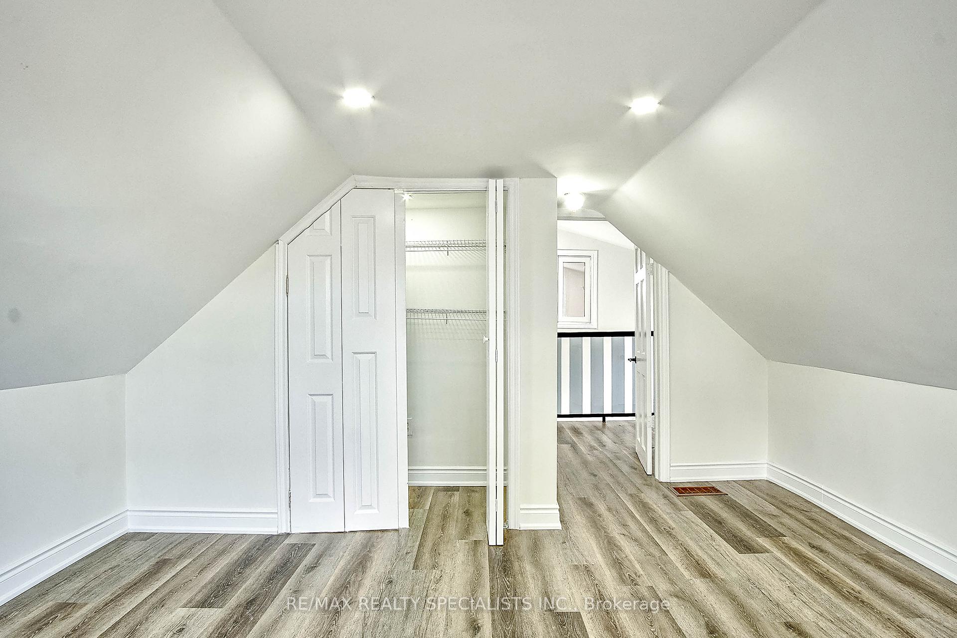Photo 36 of 143 Glendale Avenue, Hamilton, Crown Point — HOMEH