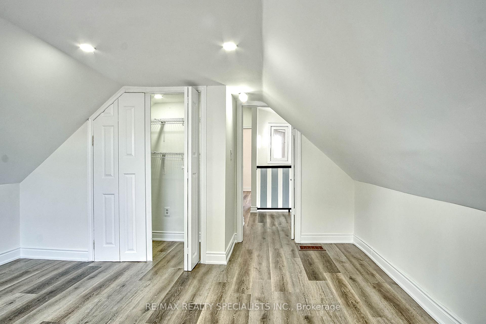 Photo 38 of 143 Glendale Avenue, Hamilton, Crown Point — HOMEH