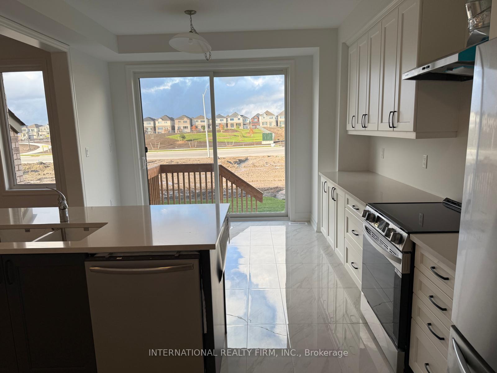 Photo 4 of 14 Mcbride Trail, Barrie, 400 East — HOMEH