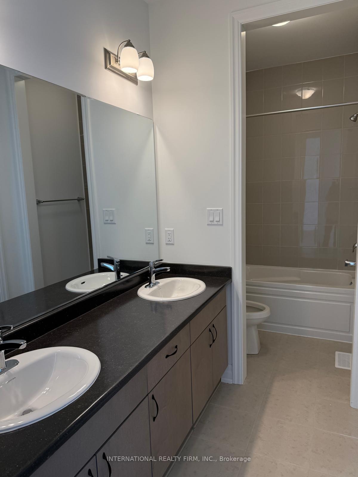 Photo 16 of 14 Mcbride Trail, Barrie, 400 East — HOMEH