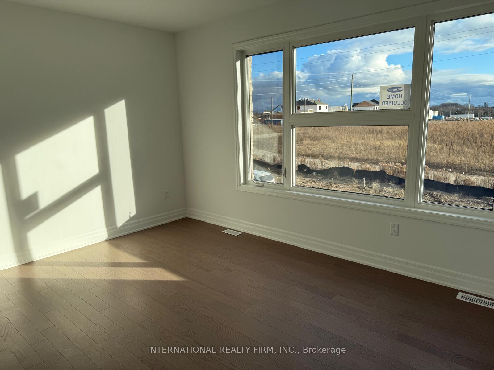 Photo 17 of 14 Mcbride Trail, Barrie, 400 East — HOMEH