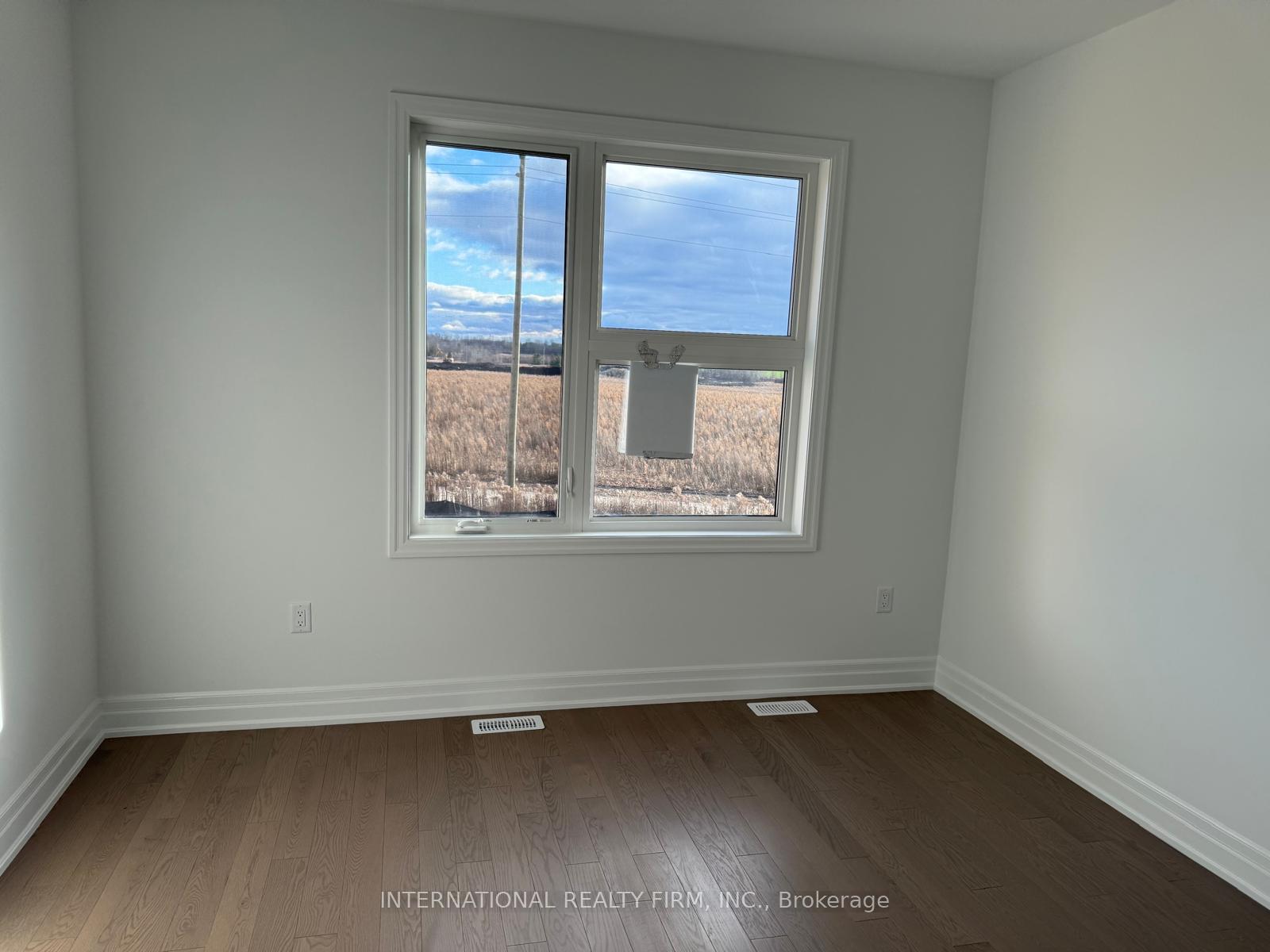Photo 18 of 14 Mcbride Trail, Barrie, 400 East — HOMEH