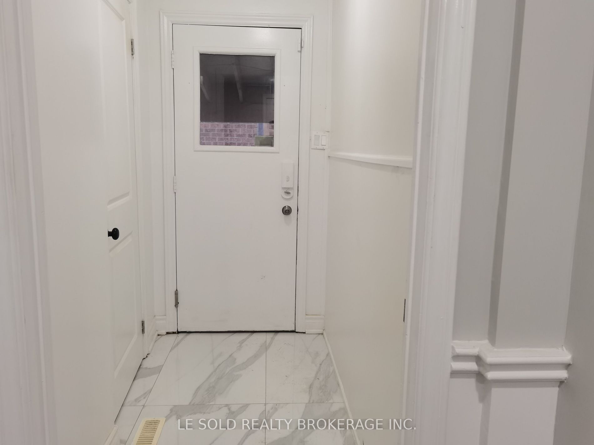 Photo 3 of Unit Bsmt R, 2 Aitken Circle, Markham, Unionville — HOMEH
