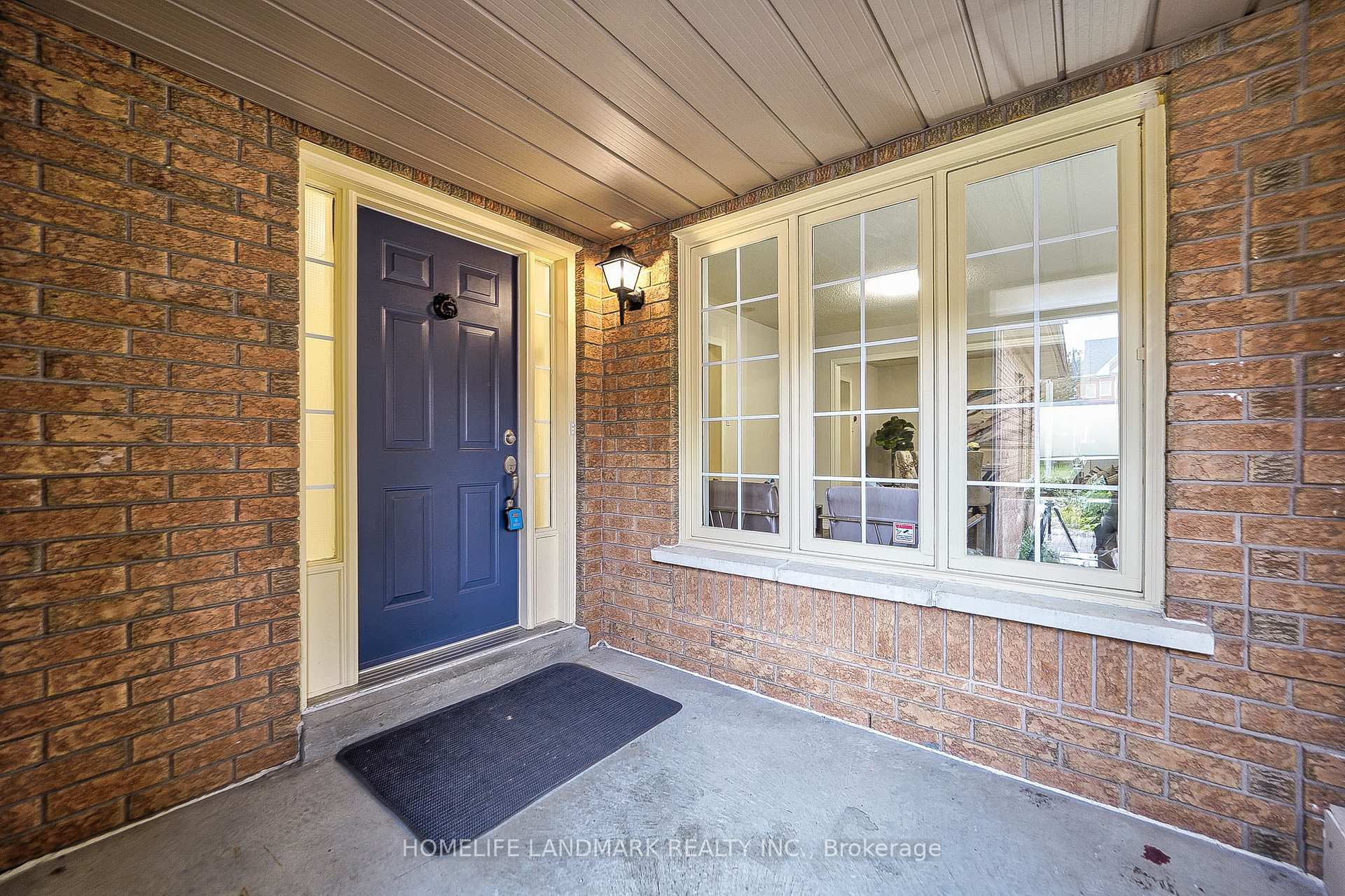 Photo 2 of Unit upper, 258 Stone Road, Aurora, Aurora Grove — HOMEH