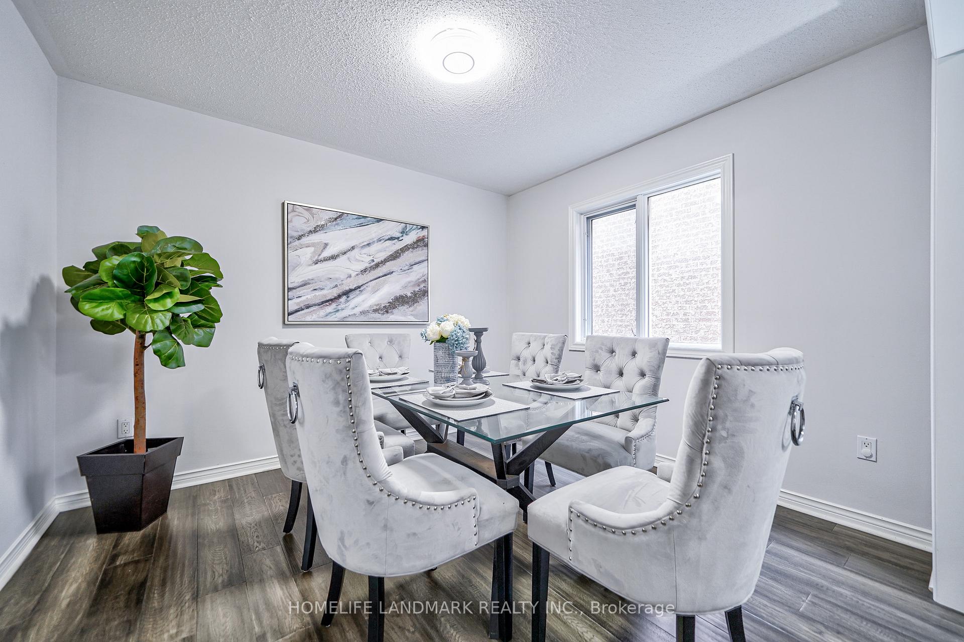 Photo 7 of Unit upper, 258 Stone Road, Aurora, Aurora Grove — HOMEH