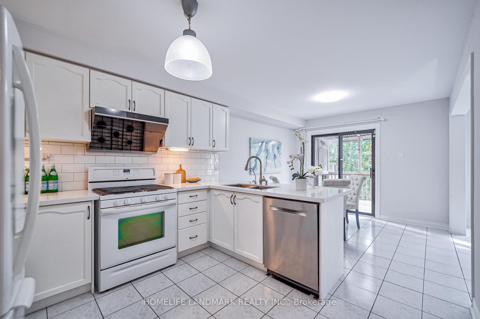 Photo 8 of Unit upper, 258 Stone Road, Aurora, Aurora Grove — HOMEH