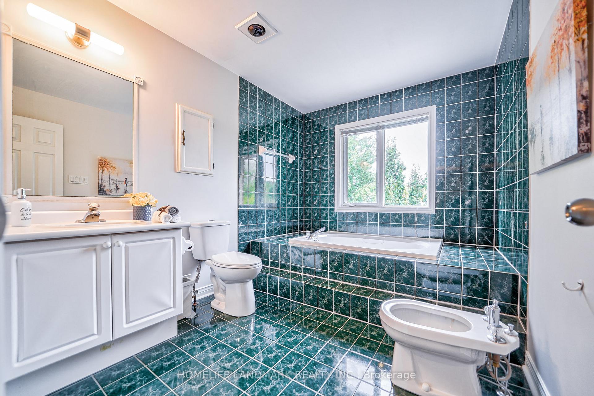 Photo 29 of Unit upper, 258 Stone Road, Aurora, Aurora Grove — HOMEH