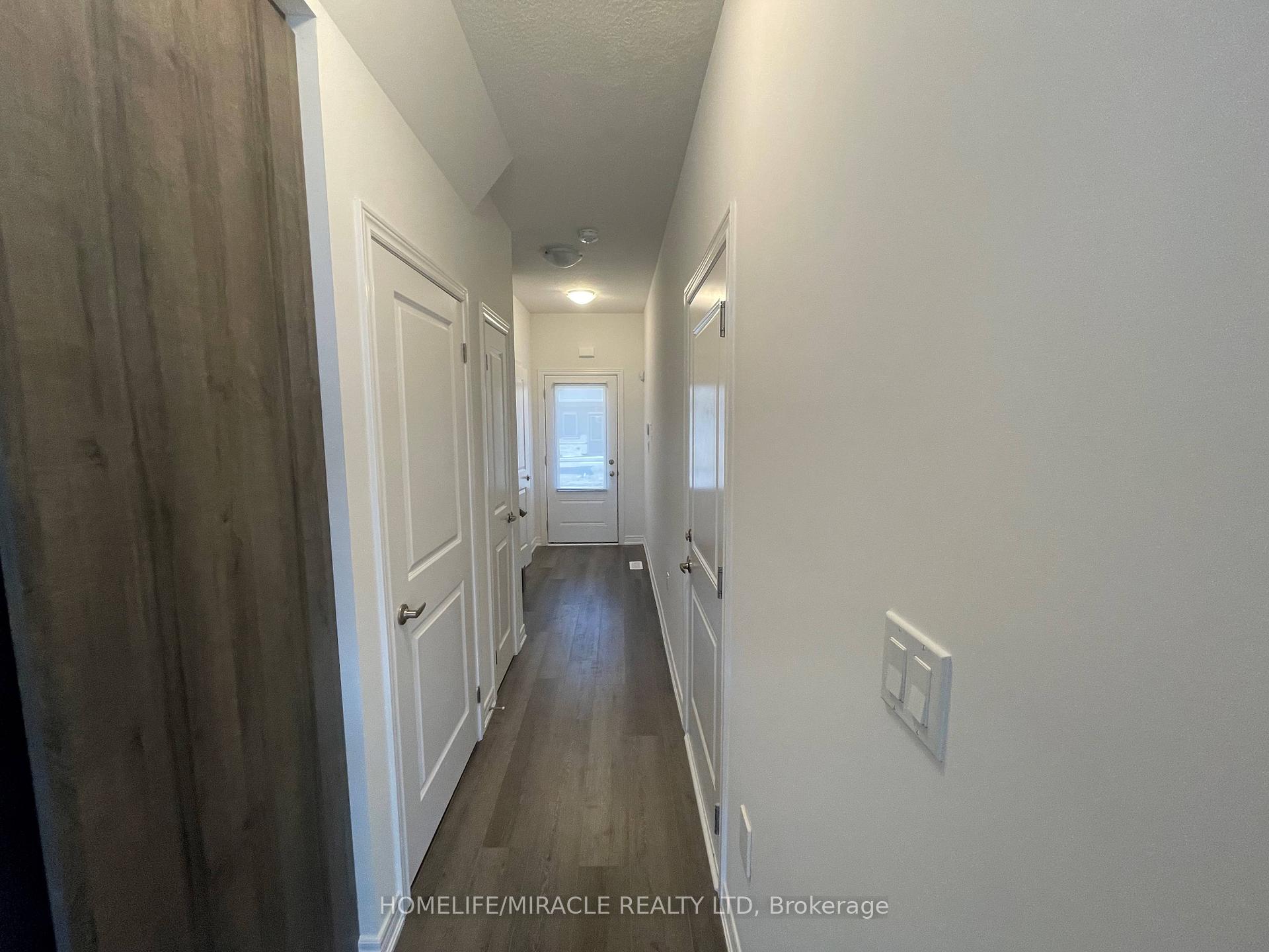 Photo 3 of Unit 4, 205 Thames Way, Hamilton, Mount Hope — HOMEH