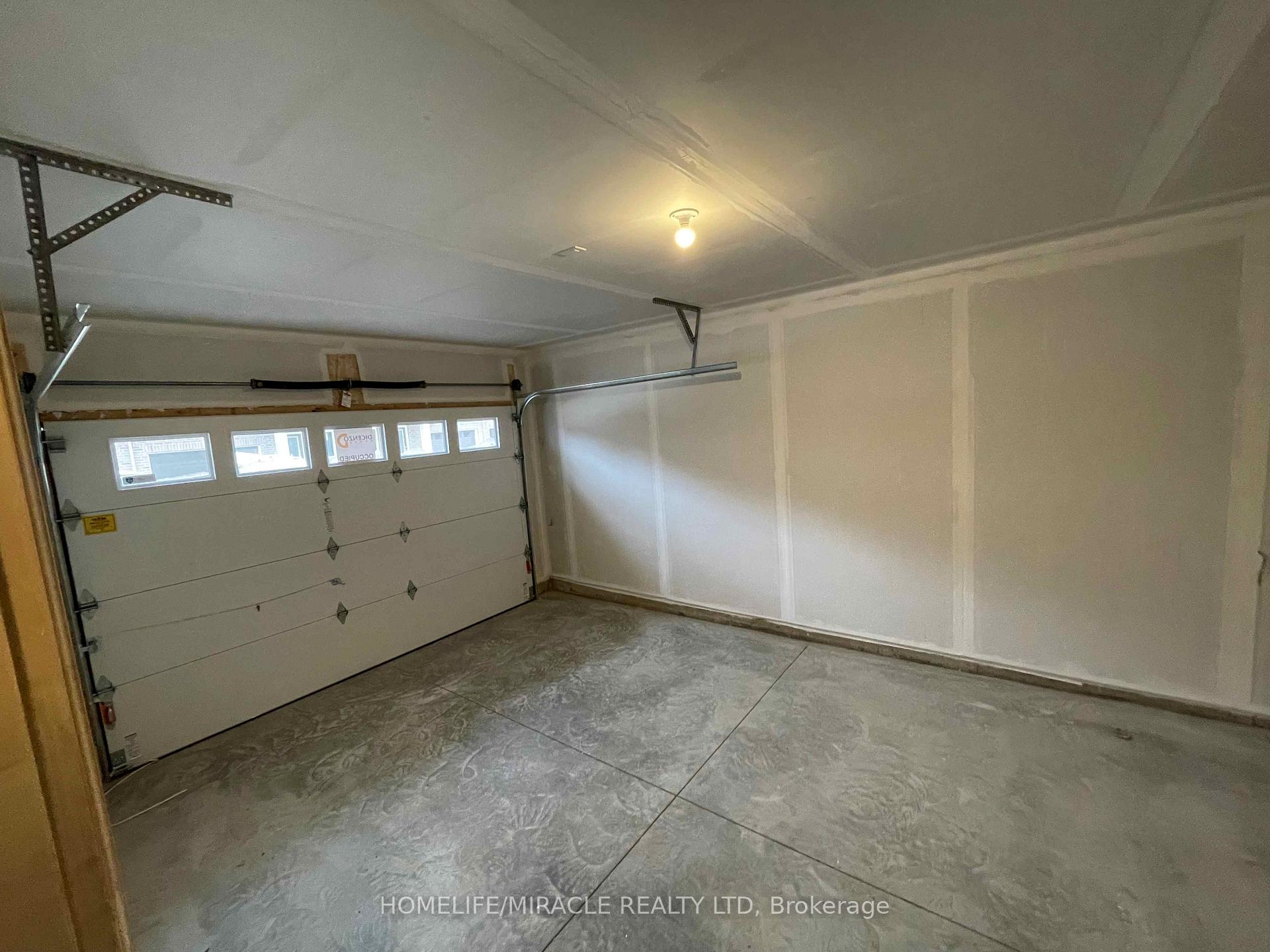 Photo 12 of Unit 4, 205 Thames Way, Hamilton, Mount Hope — HOMEH