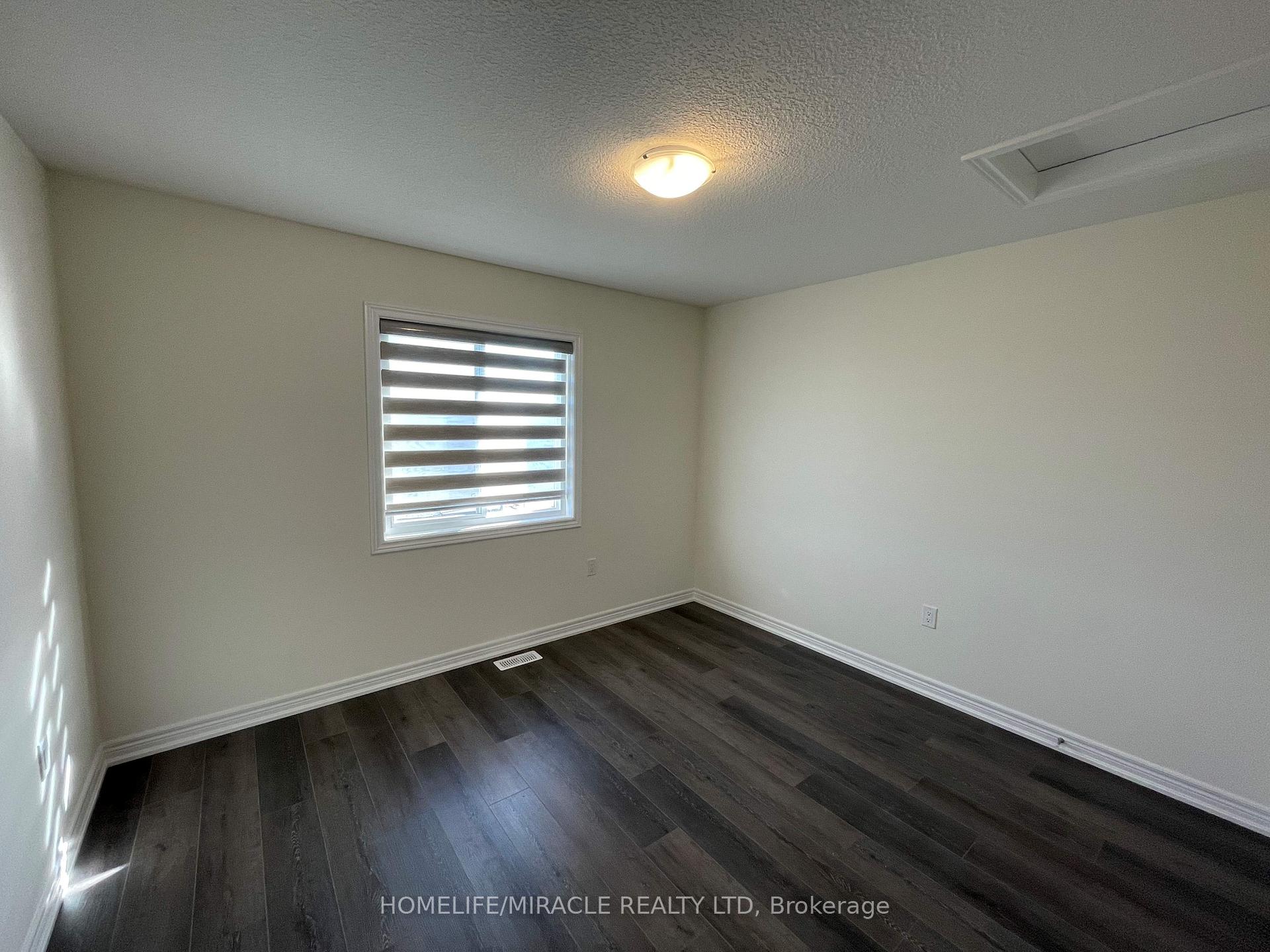 Photo 13 of Unit 4, 205 Thames Way, Hamilton, Mount Hope — HOMEH