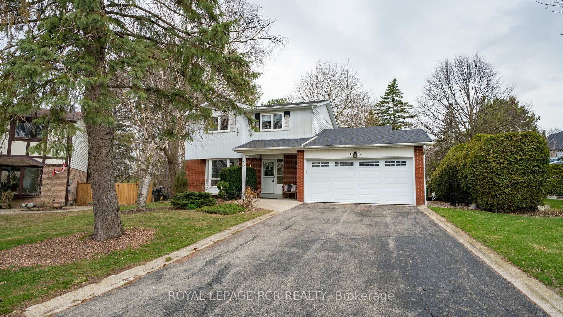 Front of 67 Birchview Crescent