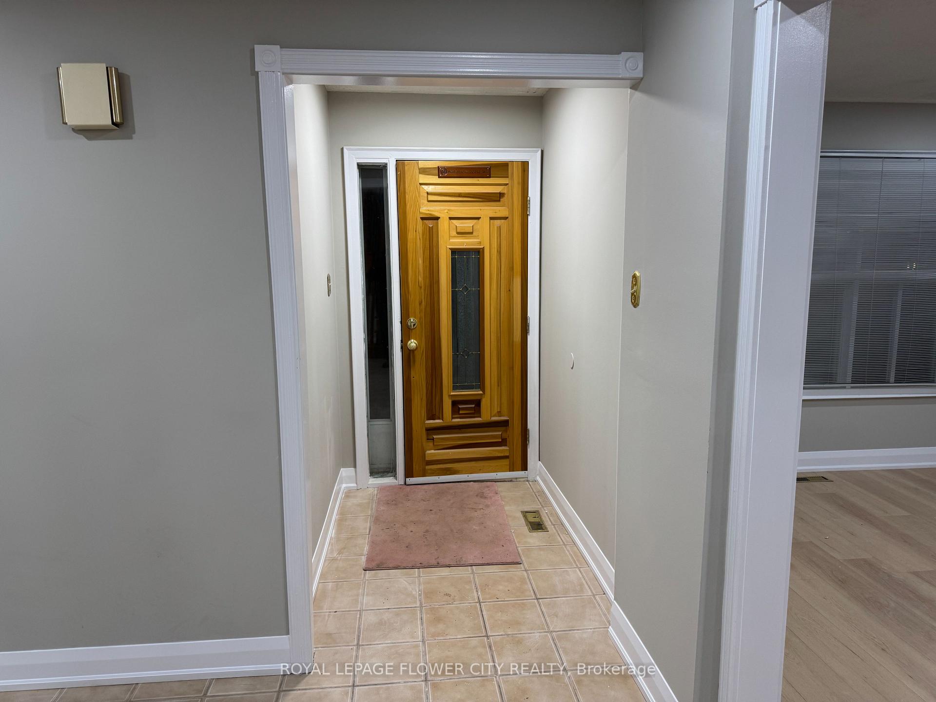 Photo 3 of 52 Dundalk Crescent, Brampton, Heart Lake West — HOMEH