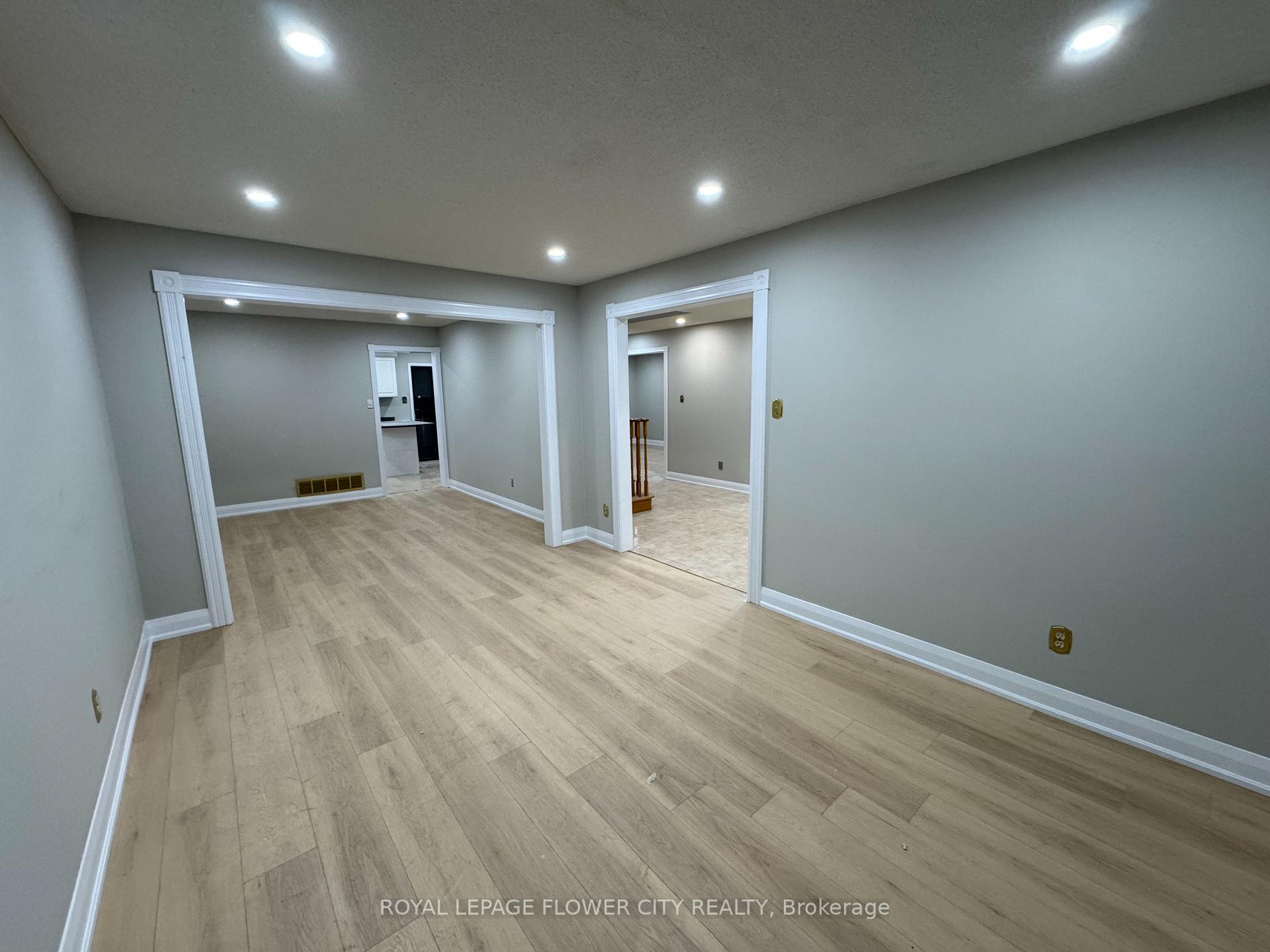 Photo 4 of 52 Dundalk Crescent, Brampton, Heart Lake West — HOMEH