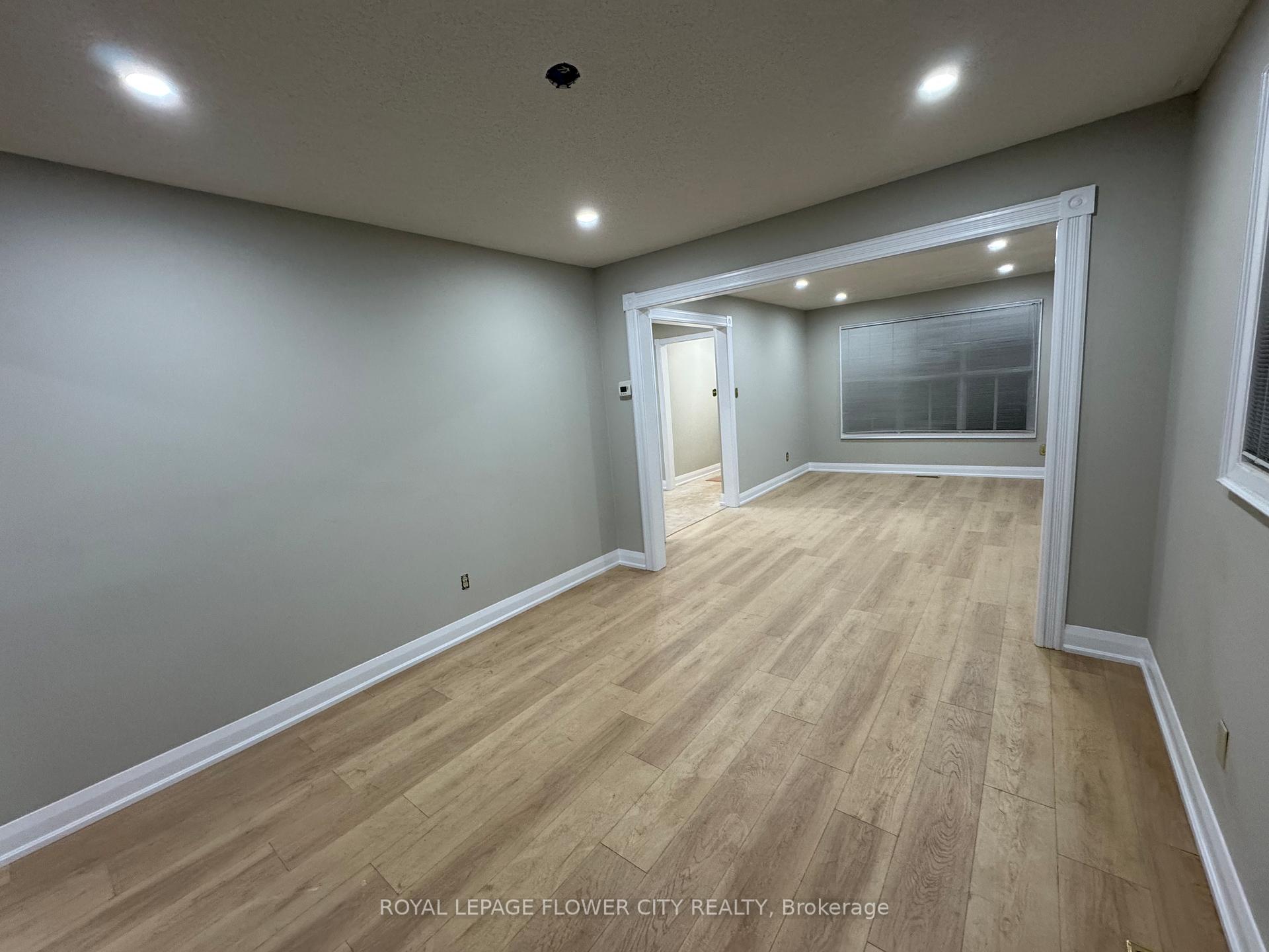 Photo 5 of 52 Dundalk Crescent, Brampton, Heart Lake West — HOMEH