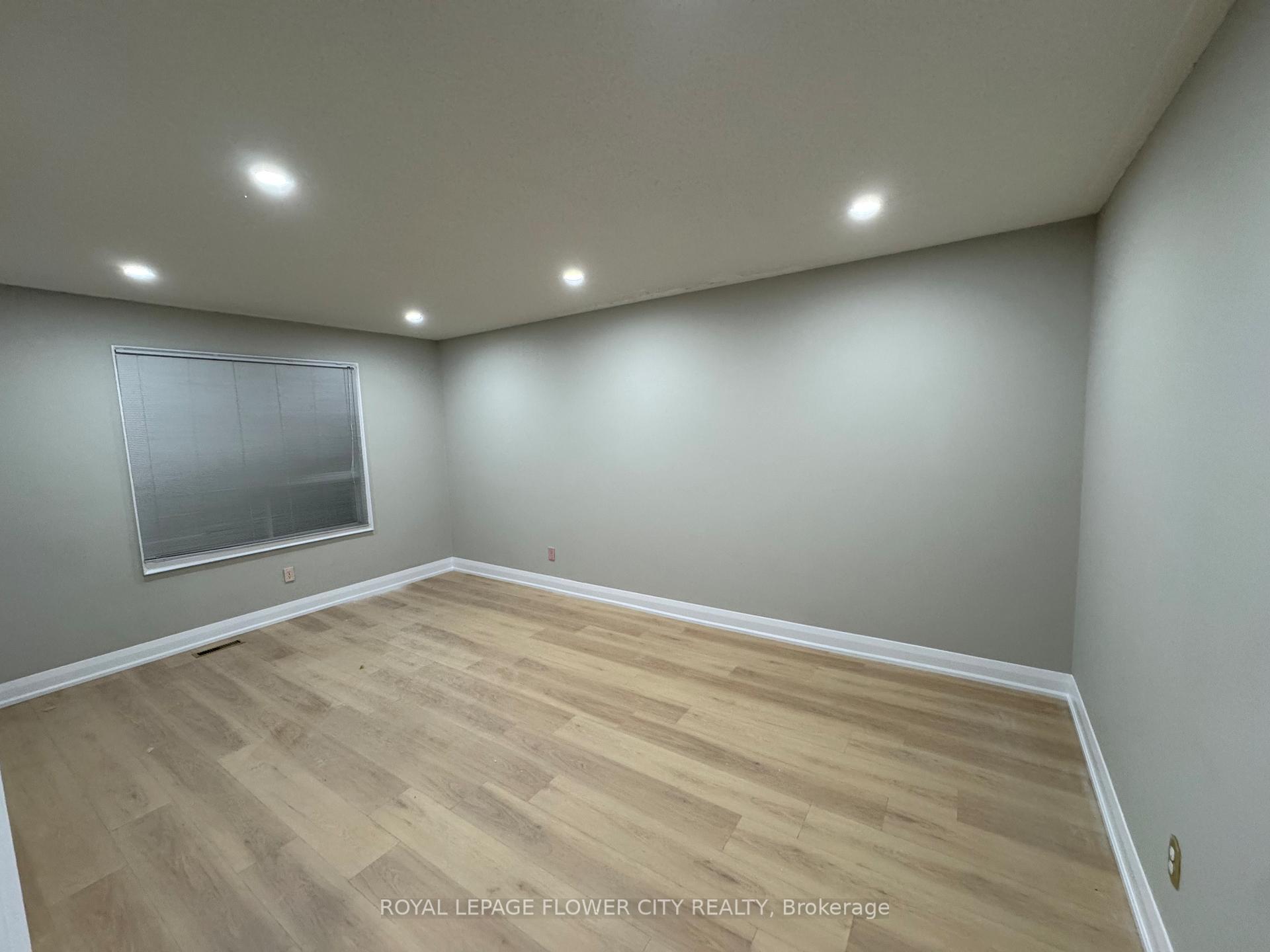 Photo 7 of 52 Dundalk Crescent, Brampton, Heart Lake West — HOMEH