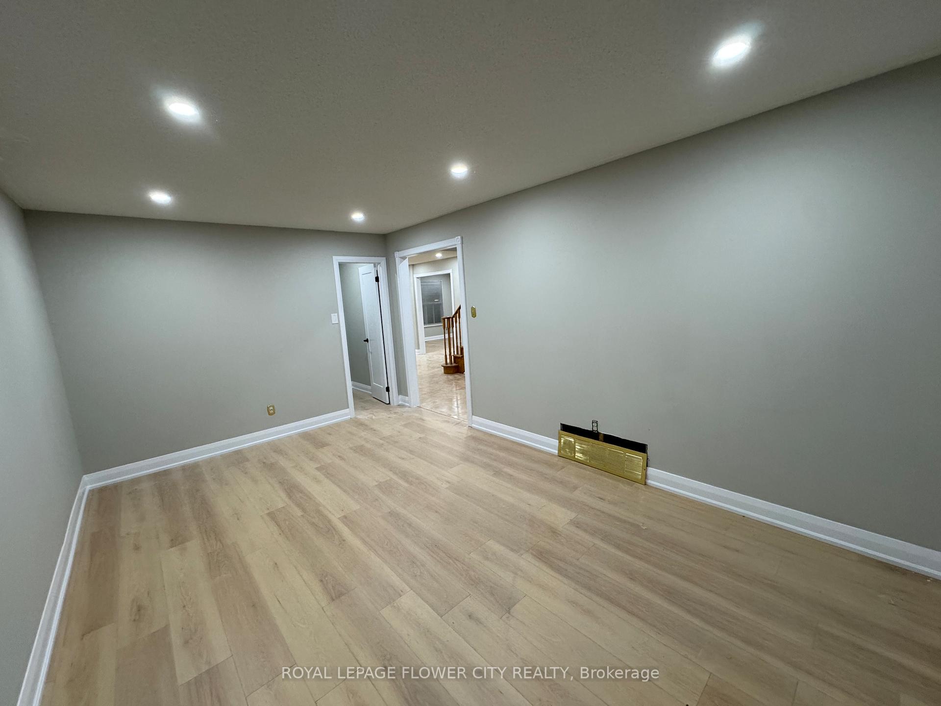 Photo 10 of 52 Dundalk Crescent, Brampton, Heart Lake West — HOMEH