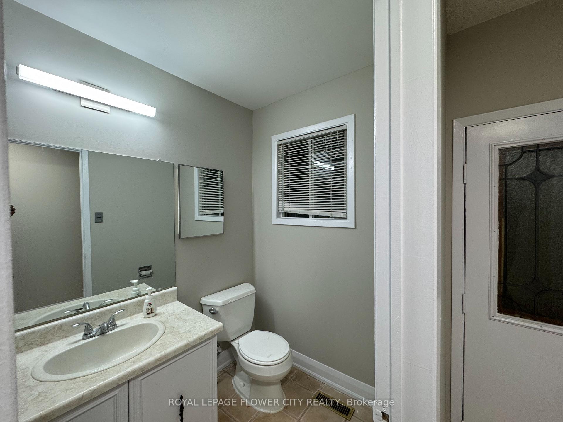 Photo 9 of 52 Dundalk Crescent, Brampton, Heart Lake West — HOMEH