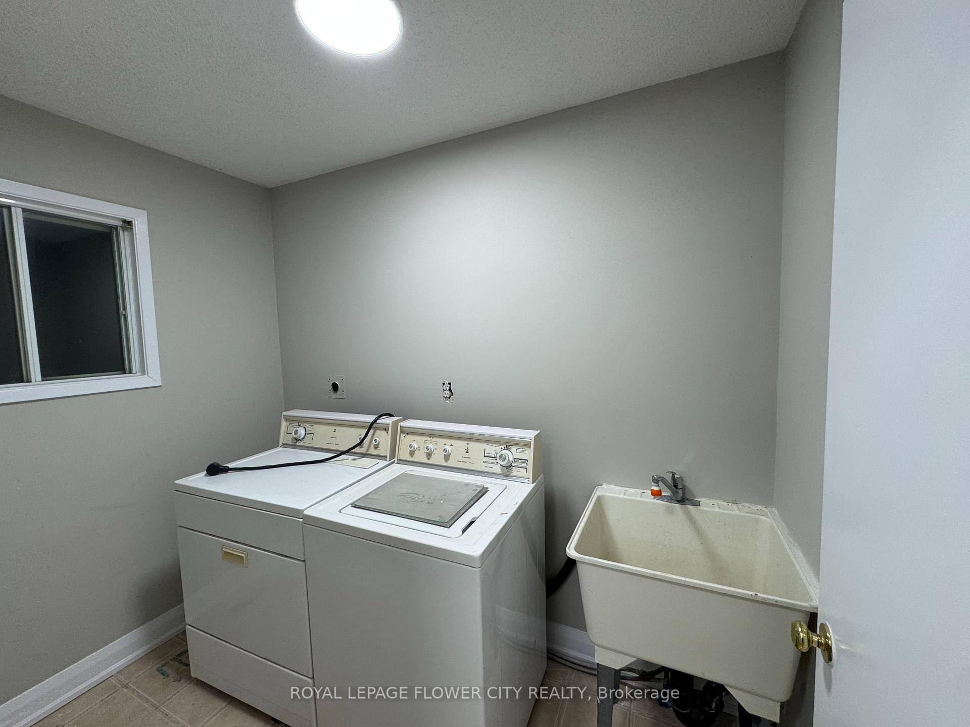 Photo 14 of 52 Dundalk Crescent, Brampton, Heart Lake West — HOMEH