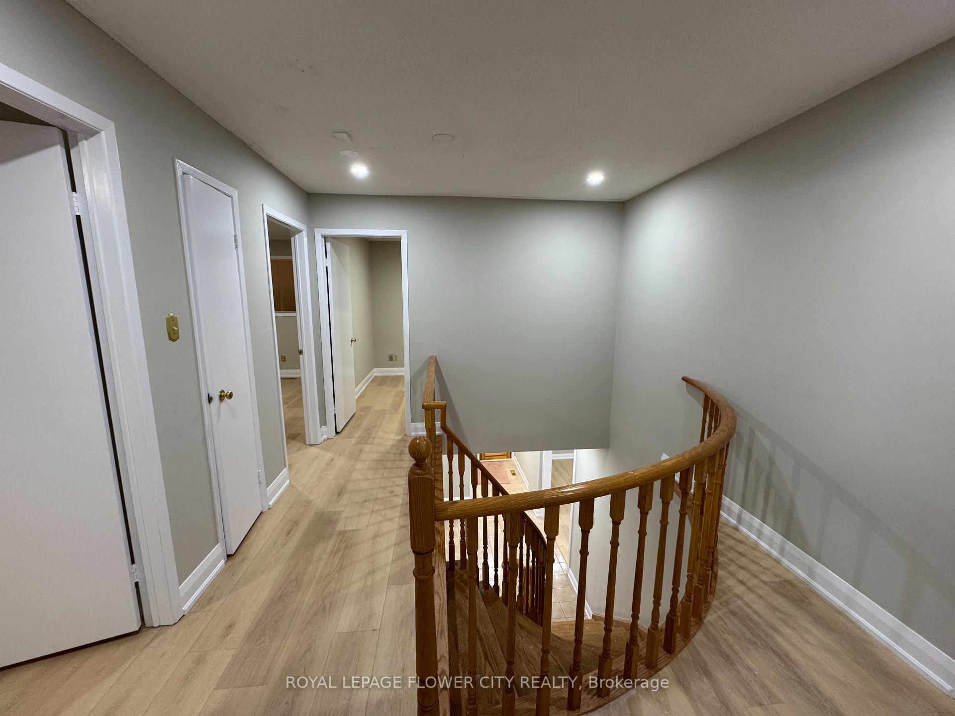 Photo 12 of 52 Dundalk Crescent, Brampton, Heart Lake West — HOMEH