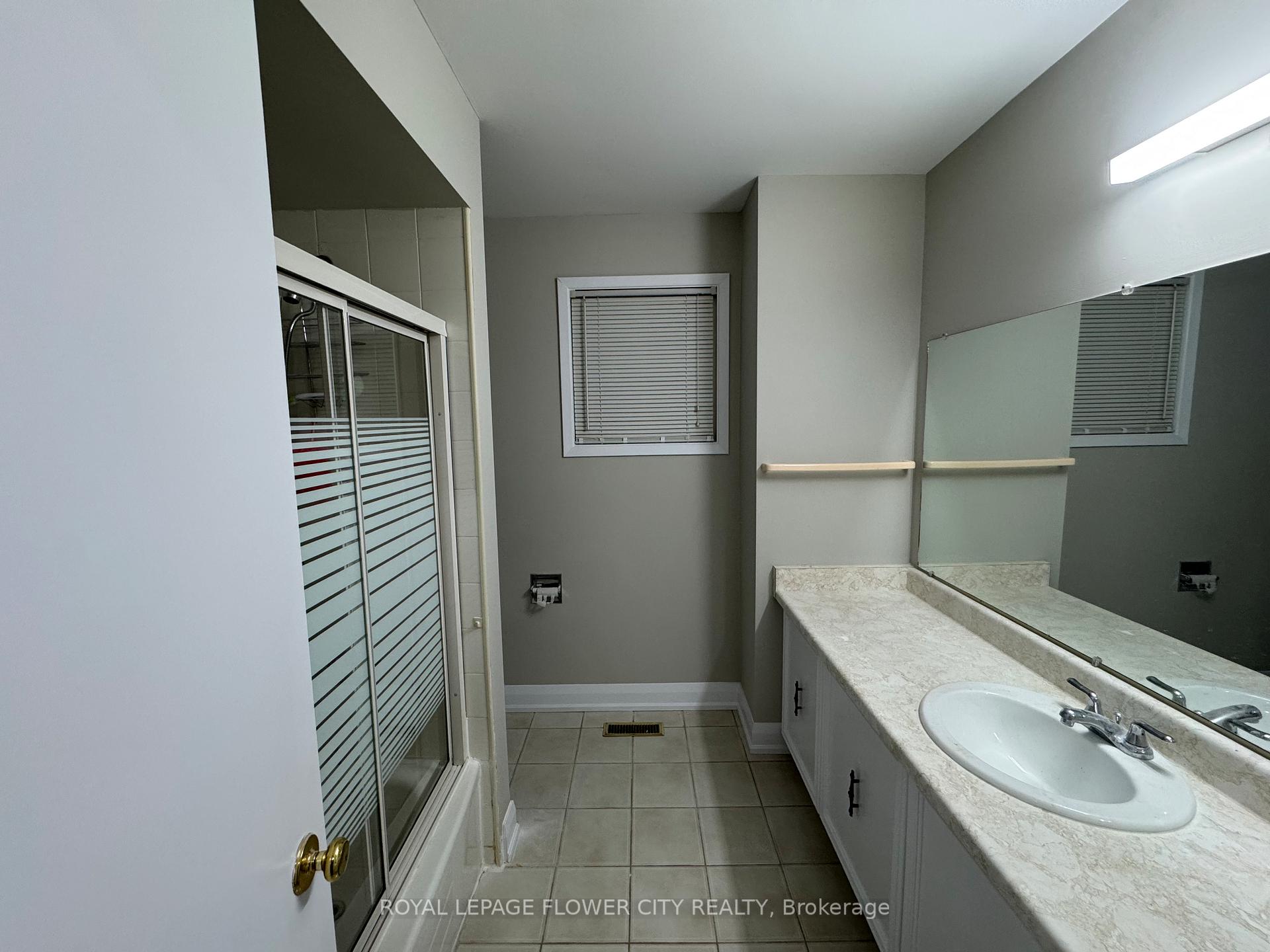 Photo 19 of 52 Dundalk Crescent, Brampton, Heart Lake West — HOMEH