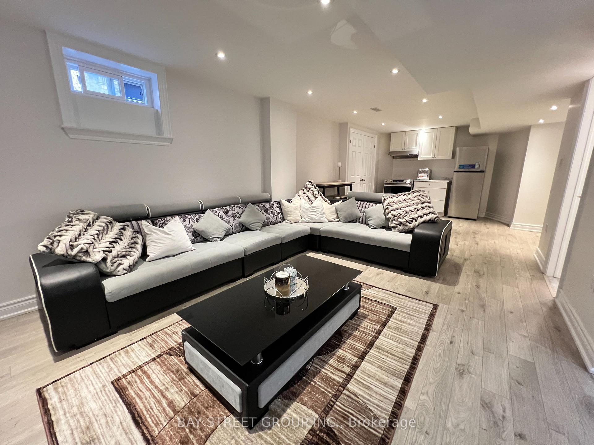 Photo 8 of 6 Briardale Place, Aurora, Aurora Highlands — HOMEH