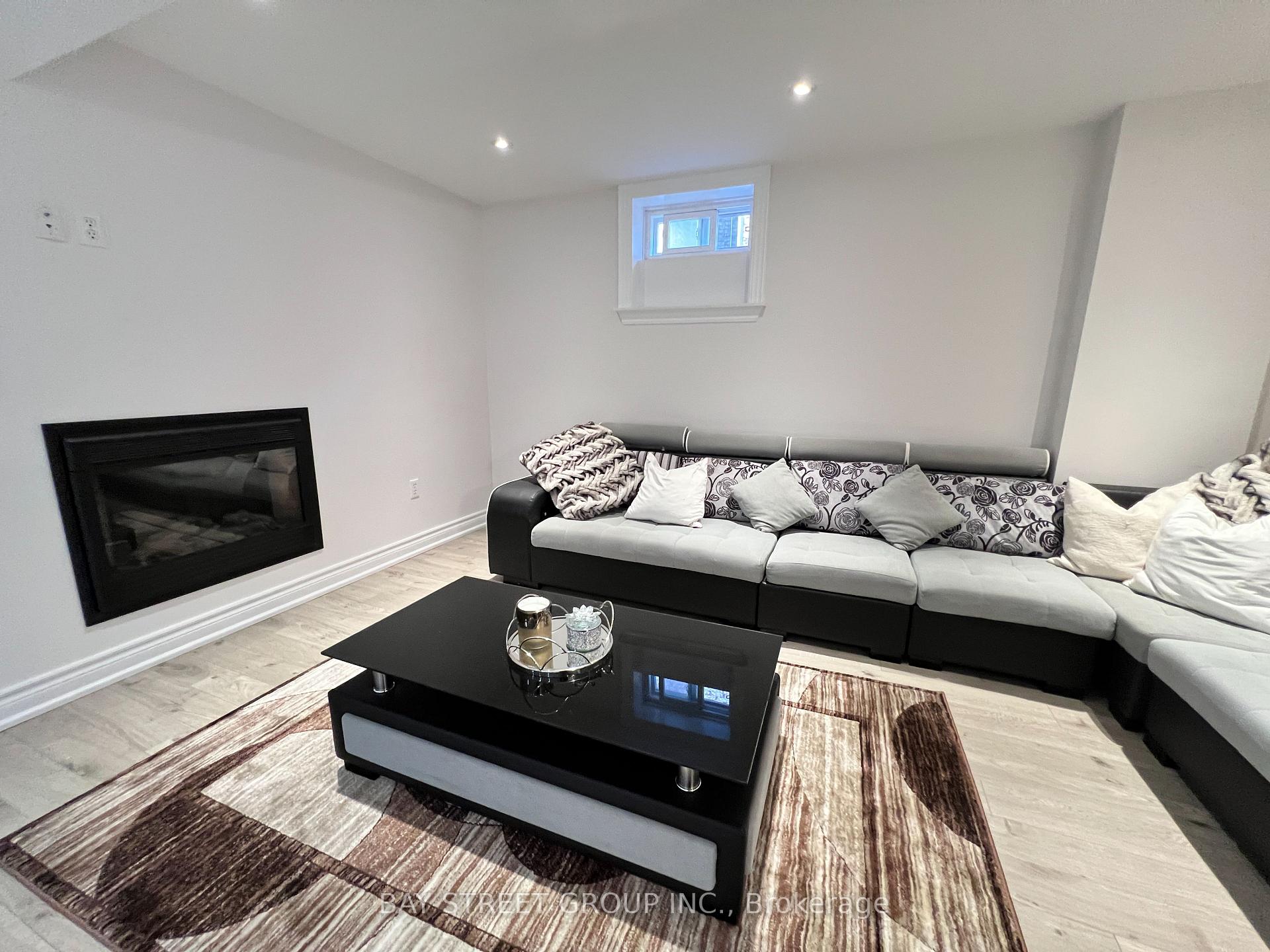 Photo 18 of 6 Briardale Place, Aurora, Aurora Highlands — HOMEH