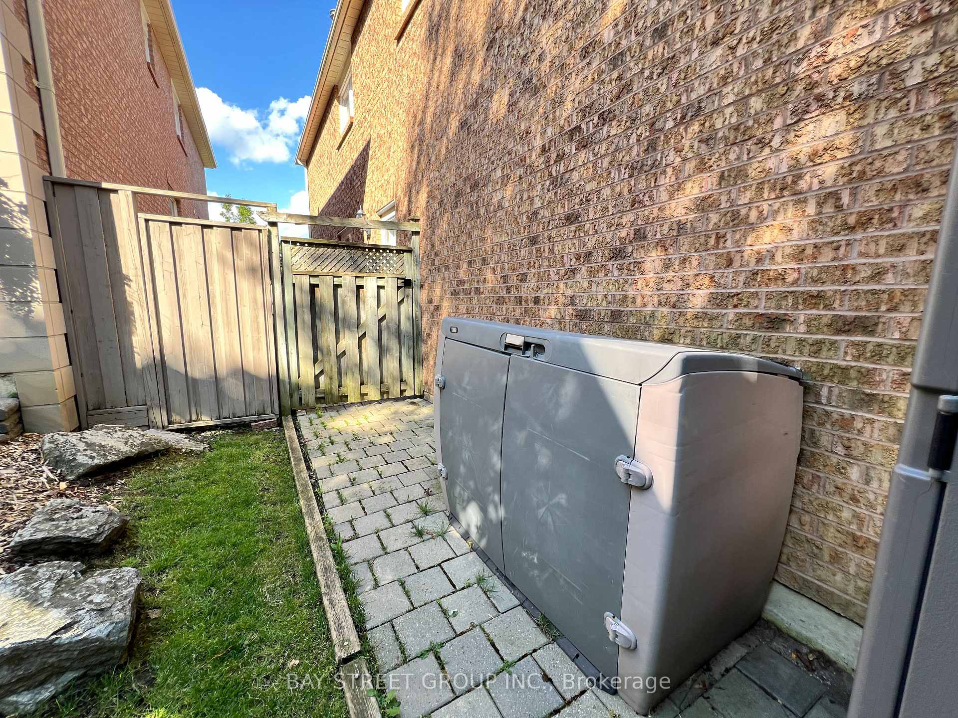 Photo 23 of 6 Briardale Place, Aurora, Aurora Highlands — HOMEH