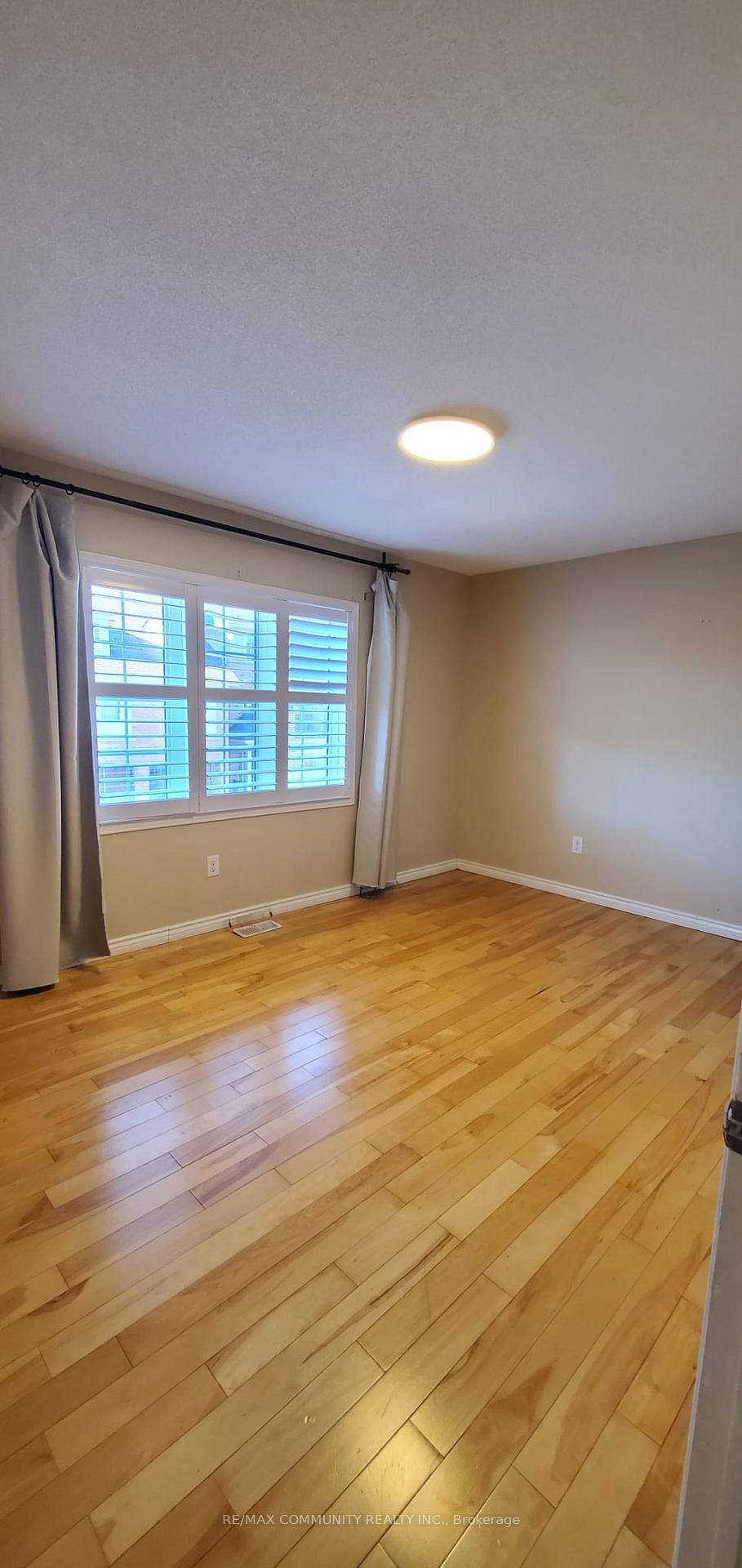 Photo 10 of 4 Blunden Road, Ajax, Central East — HOMEH