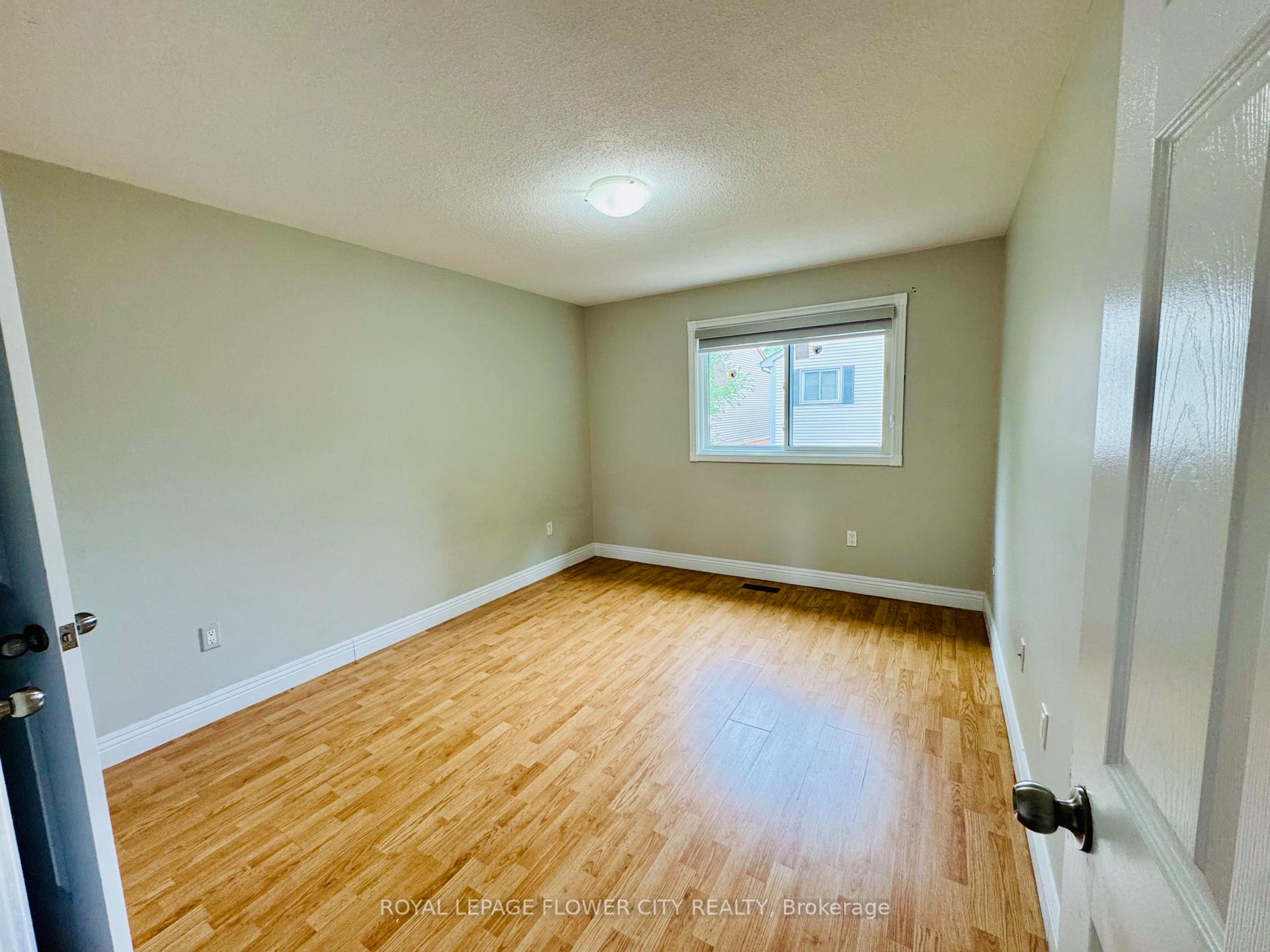 Photo 9 of 8 Junewood Crescent, Brampton, Northgate — HOMEH