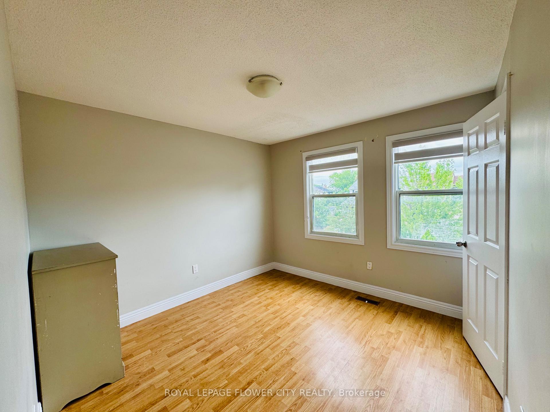 Photo 10 of 8 Junewood Crescent, Brampton, Northgate — HOMEH