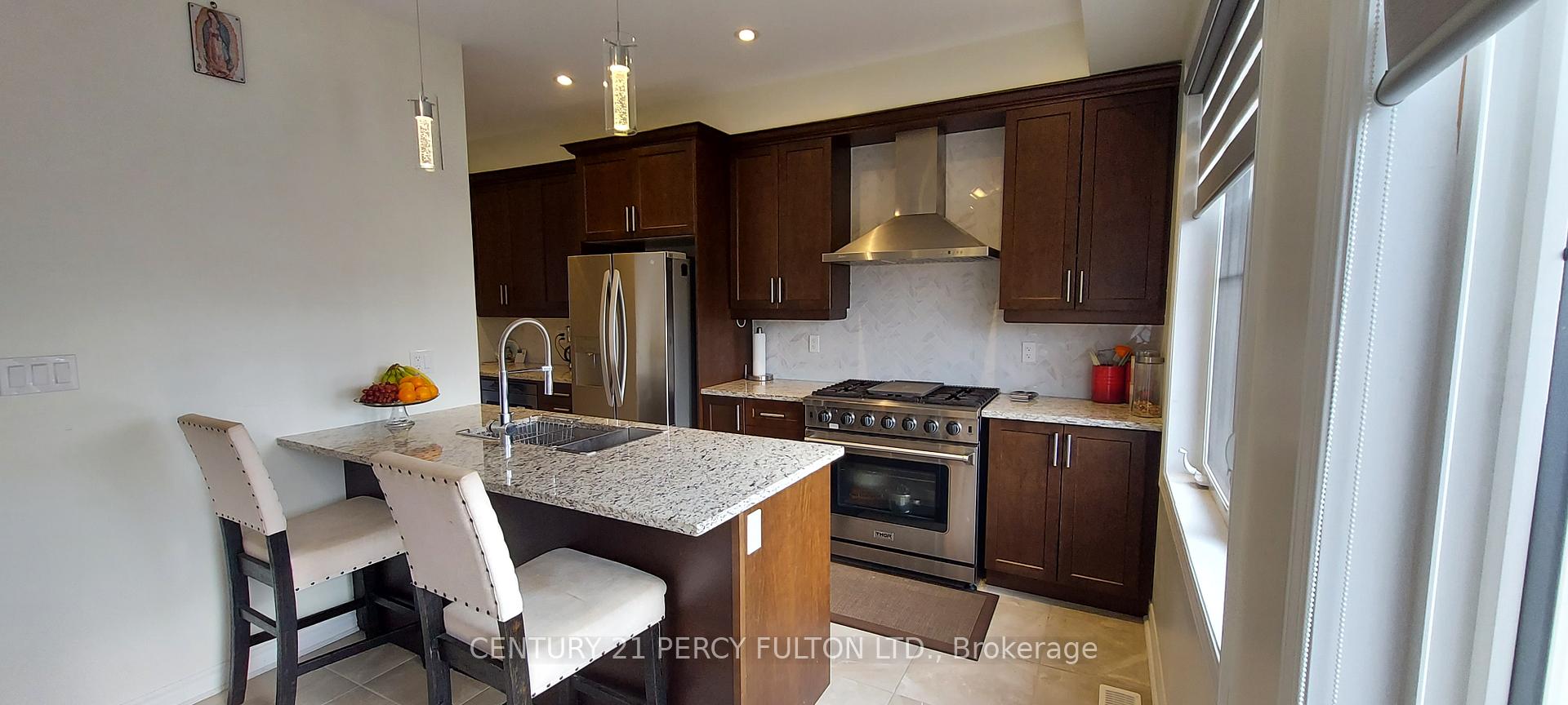 Photo 3 of 827 Atwater Path, Oshawa, Lakeview — HOMEH