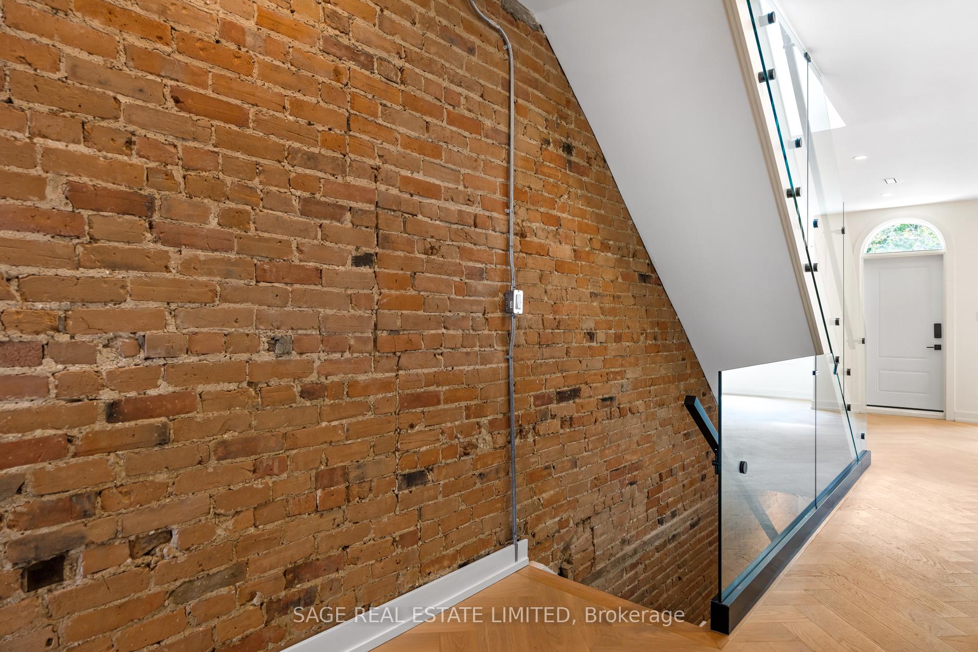 Photo 2 of Unit Upper, 443 Manning Avenue, Toronto, Palmerston-Little Italy — HOMEH
