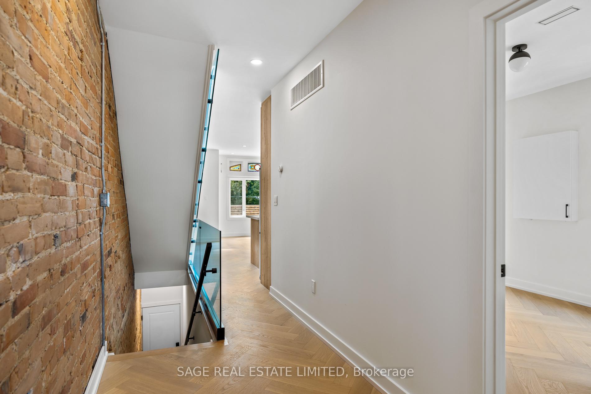 Photo 3 of Unit Upper, 443 Manning Avenue, Toronto, Palmerston-Little Italy — HOMEH