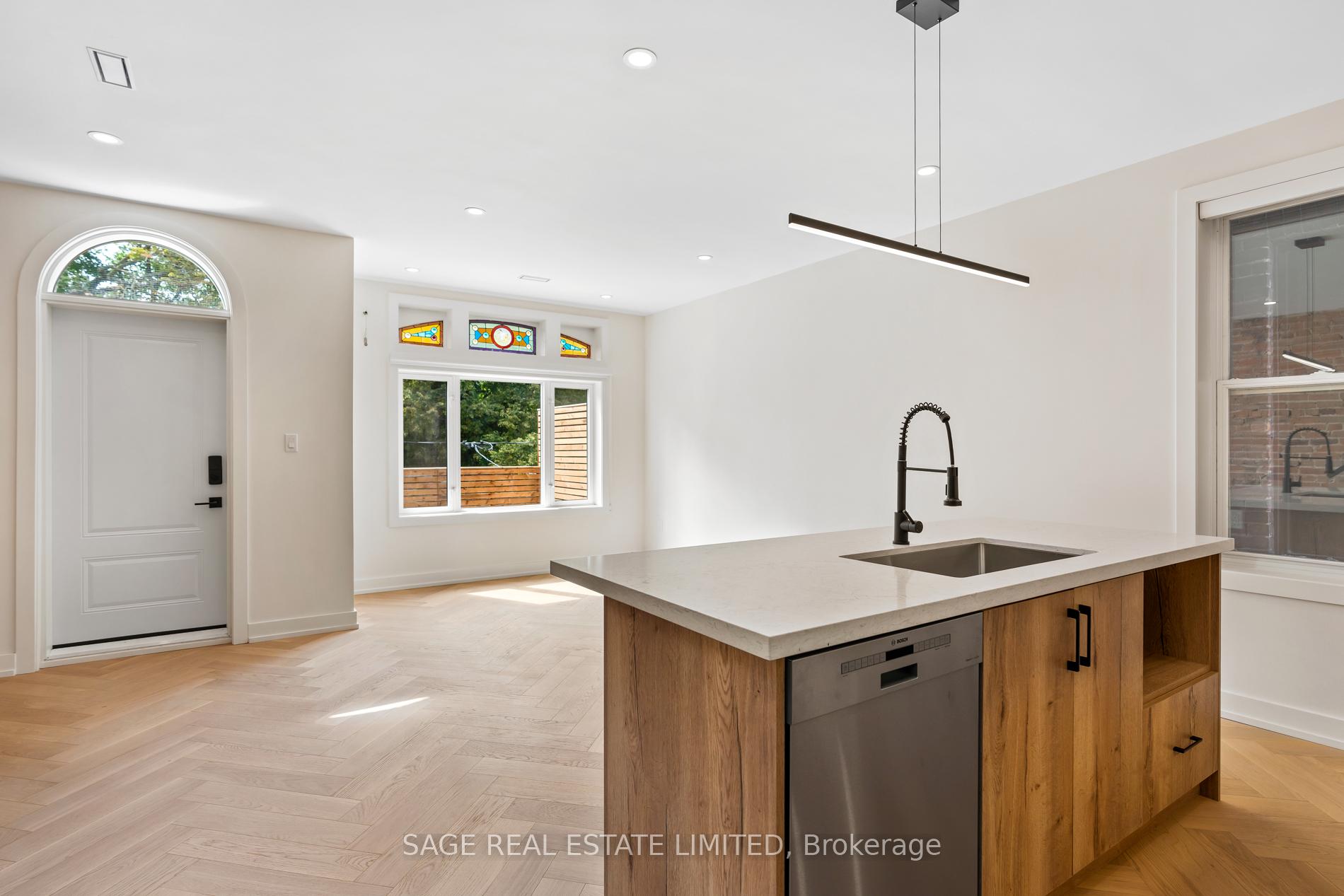 Photo 10 of Unit Upper, 443 Manning Avenue, Toronto, Palmerston-Little Italy — HOMEH
